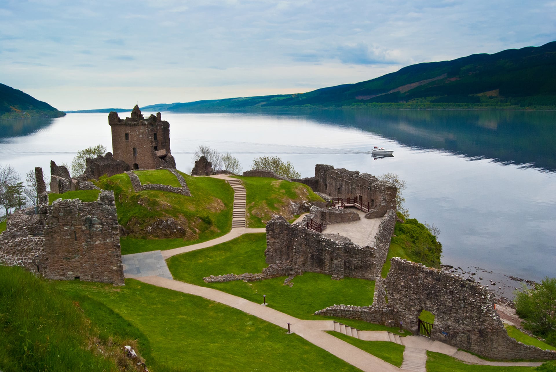 El lago Ness no solo destaca por su belleza natural, sino también por la leyenda de su habitante mítico, Nessie (Getty)