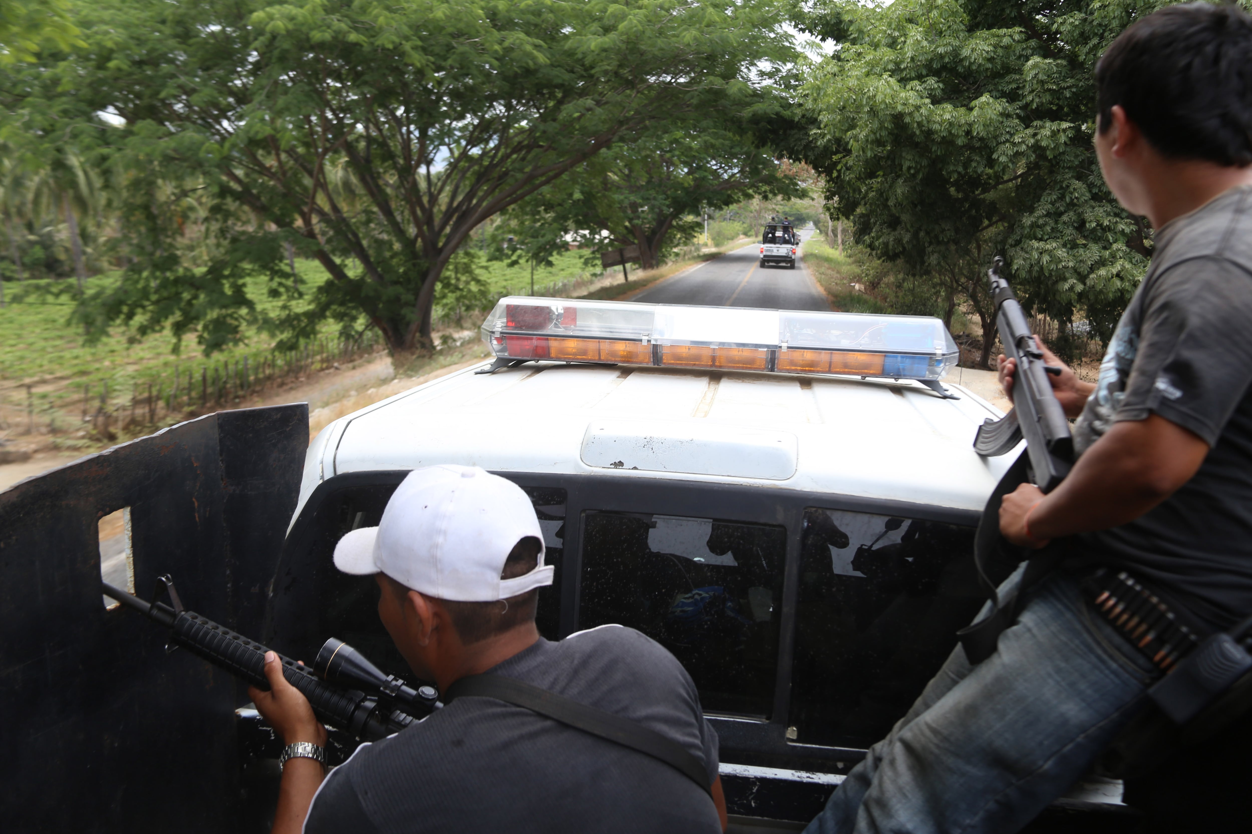 Pobladores del municipio han tenido que mantener una Guardia Comunal para frenar el asedio de grupos criminales
(FOTO: JUAN JOSÉ ESTRADA SERAFÍN /CUARTOSCURO)