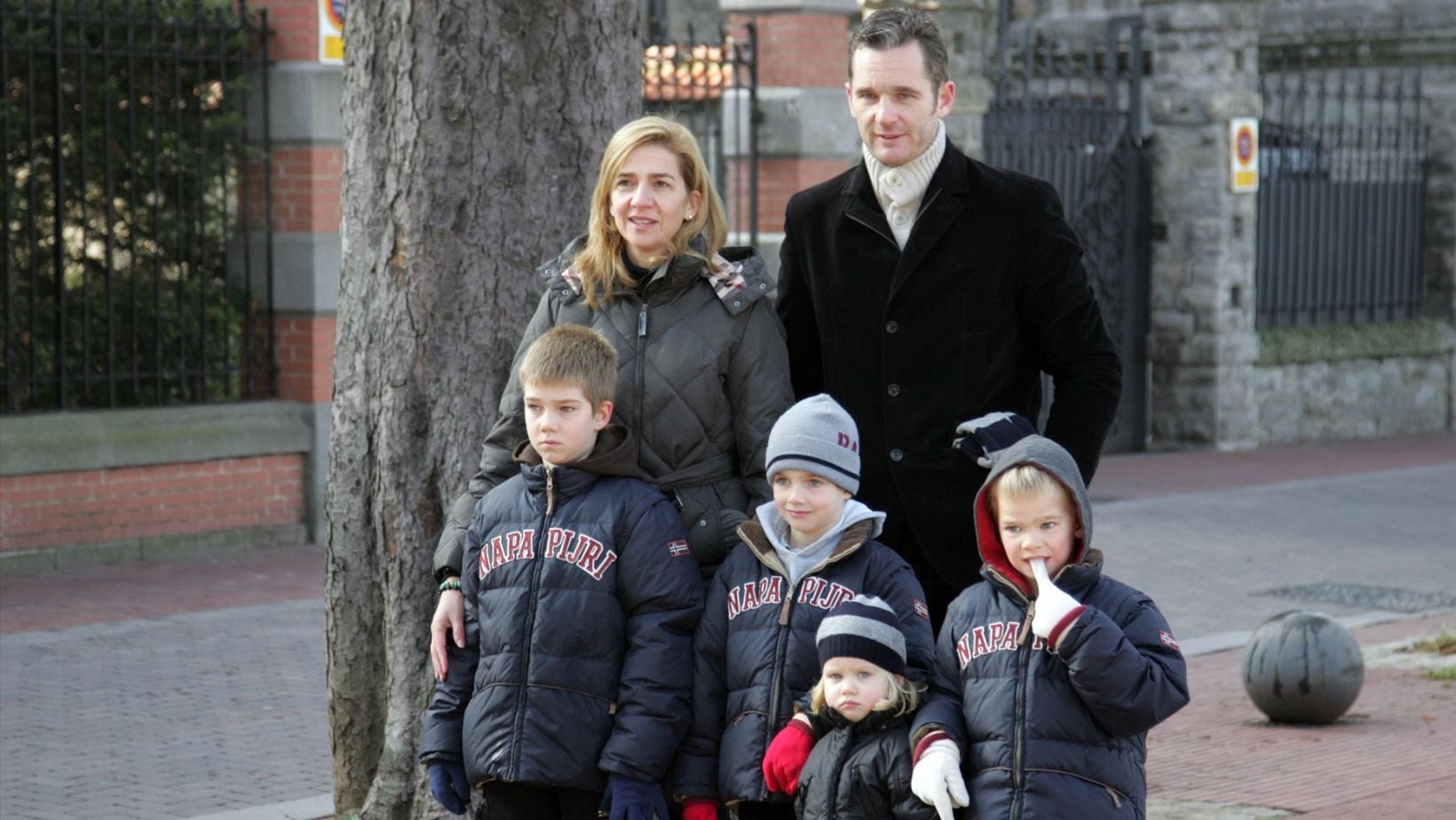 La infanta Cristina de Borbón junto a su exmarido, Iñaki Urdangarin, y sus cuatro hijos, Pablo, Miguel, Juan e Irene, en una imagen de archivo (Europa Press)