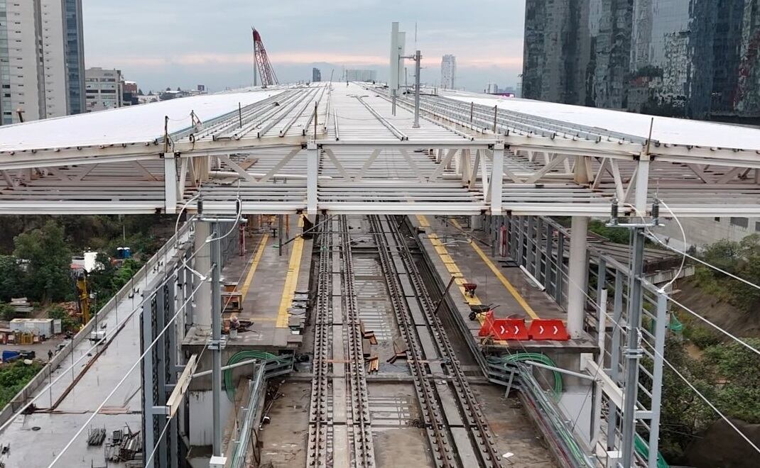 Tren Interurbano México - Toluca - estación Santa Fe 7 JULIO 2024