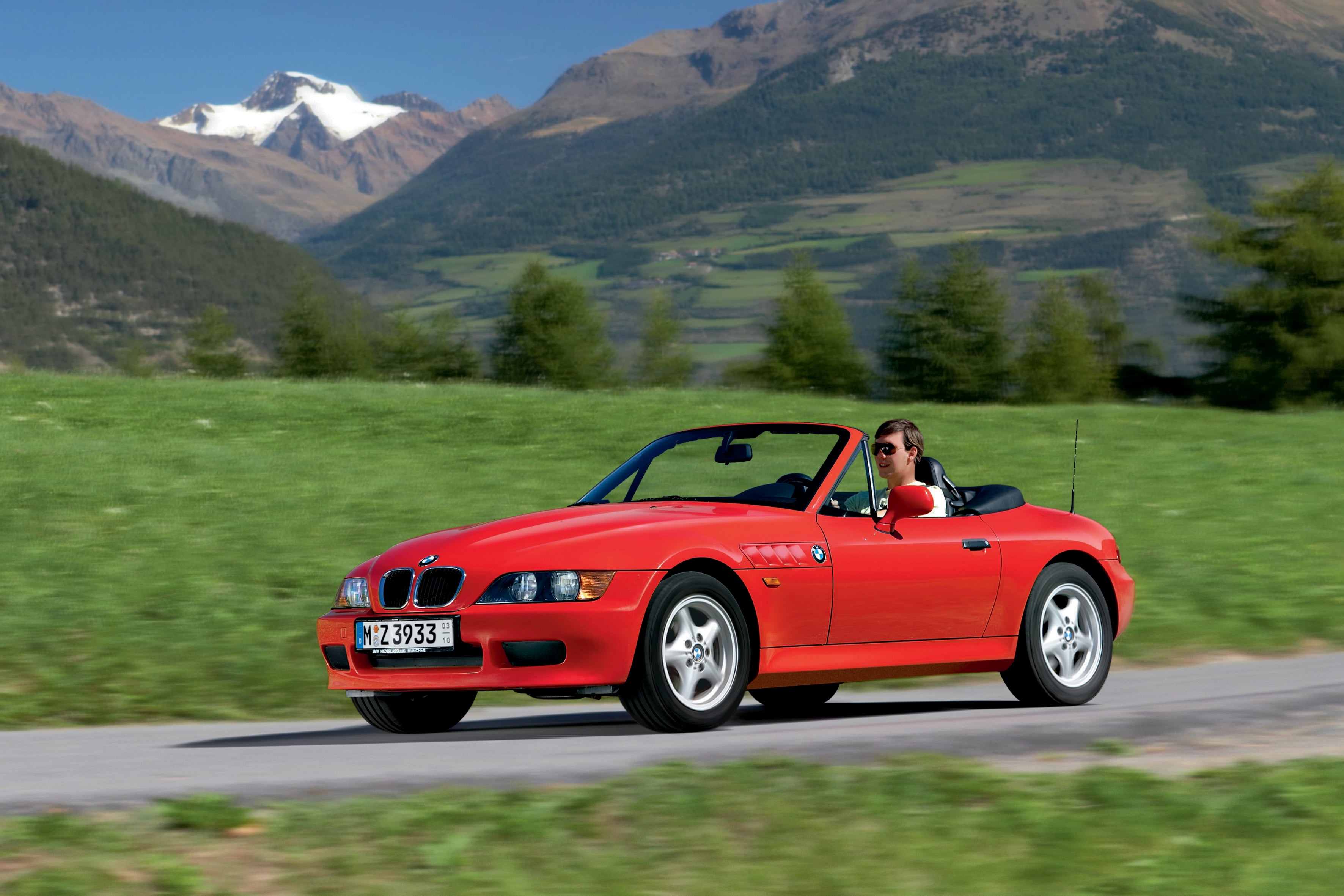 Imagen de un BMW Z3, fabricado en 1996 (@BMW en X)