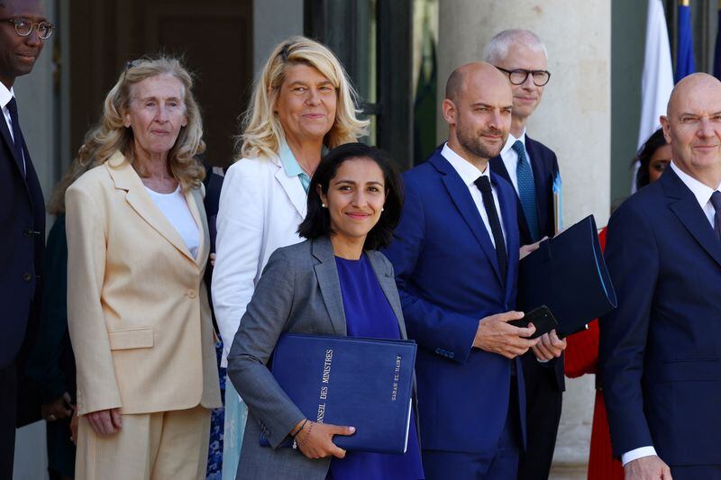 Nicole Belloubet, enfrenta el desafío de prorrogar los presupuestos mientras intenta evitar recortes en áreas clave como la educación.