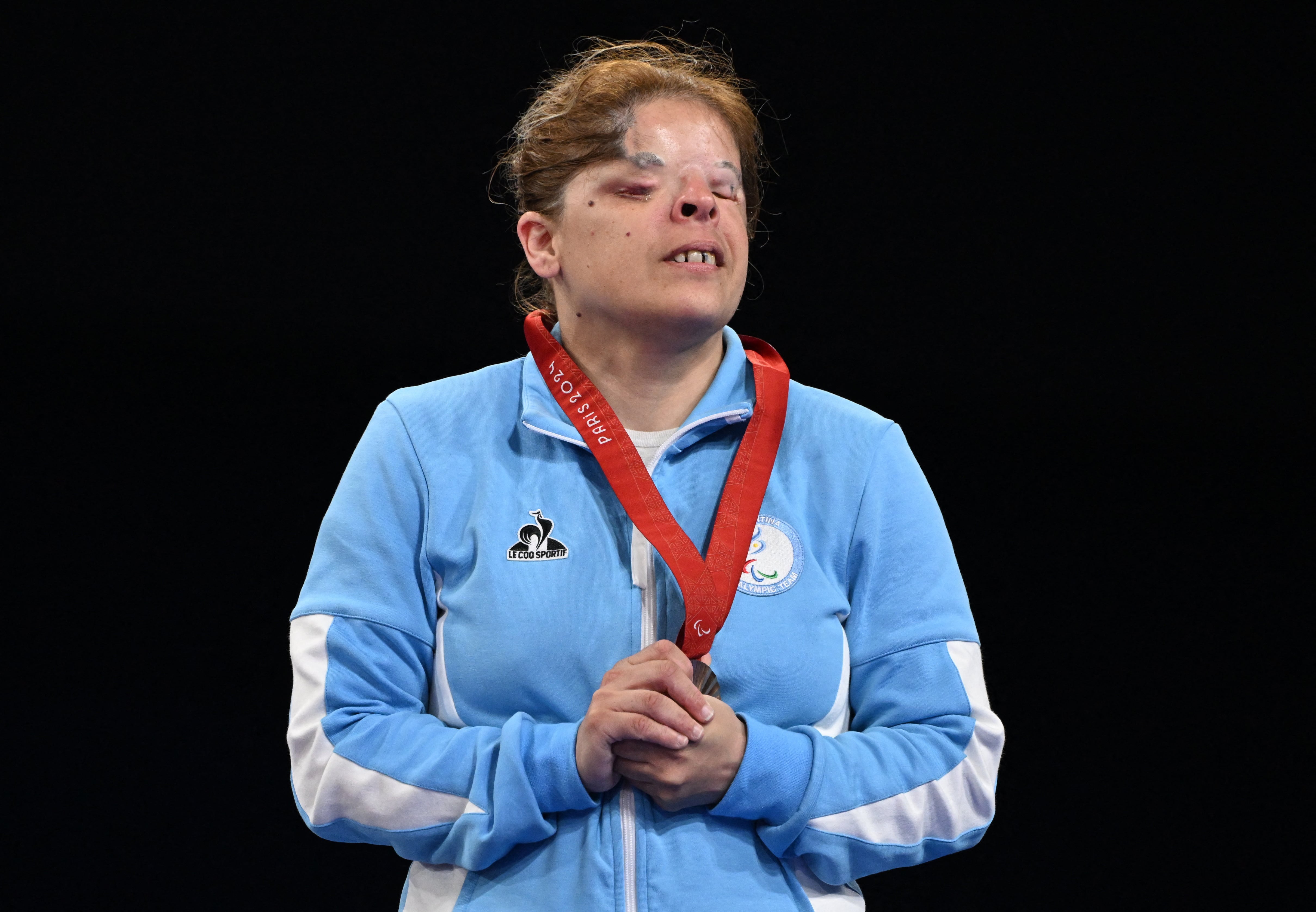 Paula Gómez con su medalla de bronce (REUTERS/Jennifer Lorenzini)