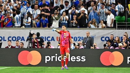 Dibu Martínez brilló otra vez: el apodo de sus compañeros en redes, el récord que logró con Argentina y las alocadas reacciones de Goycochea