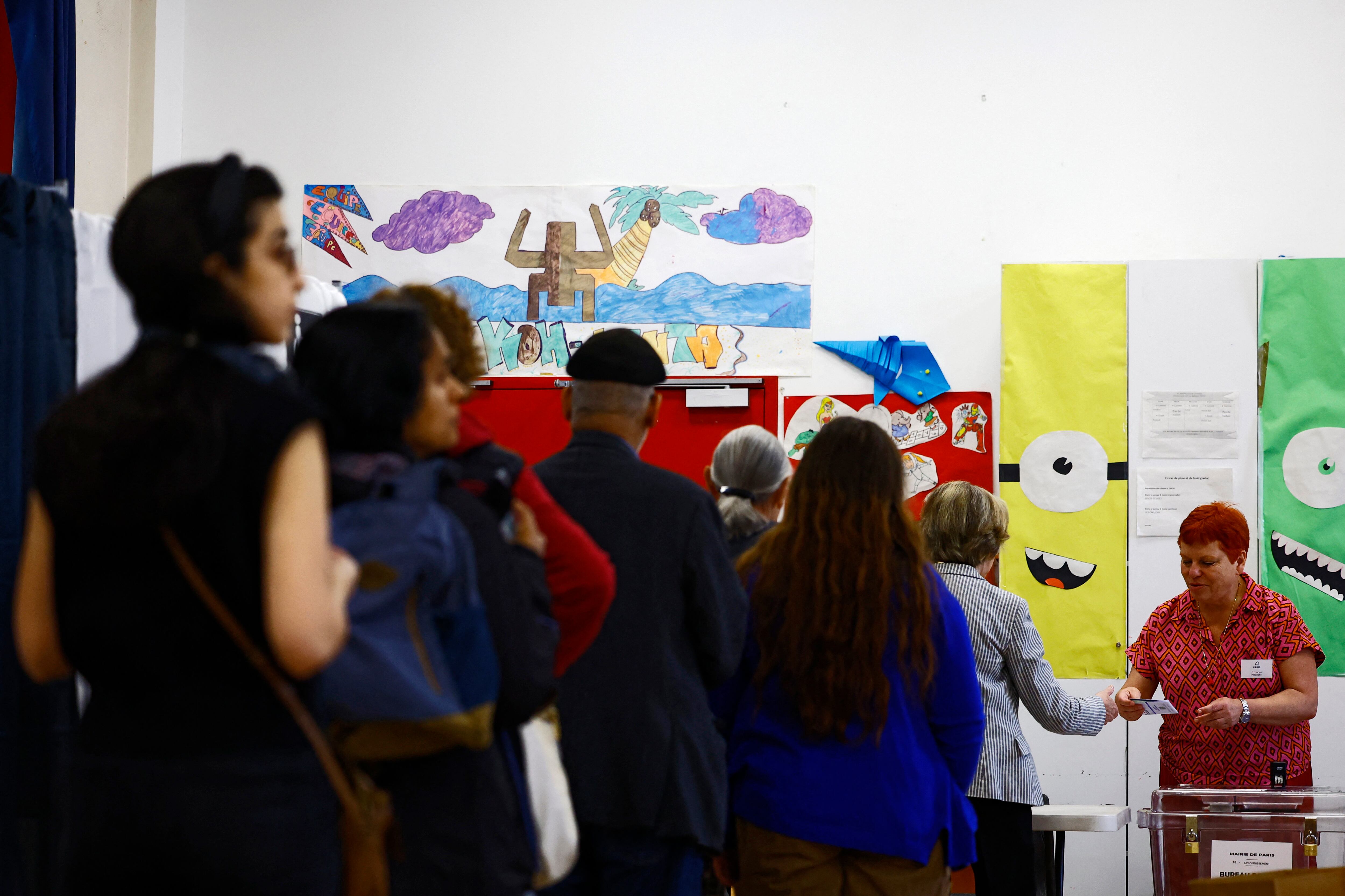 Los franceses votan este domingo. (Sarah Meyssonnier/Reuters)