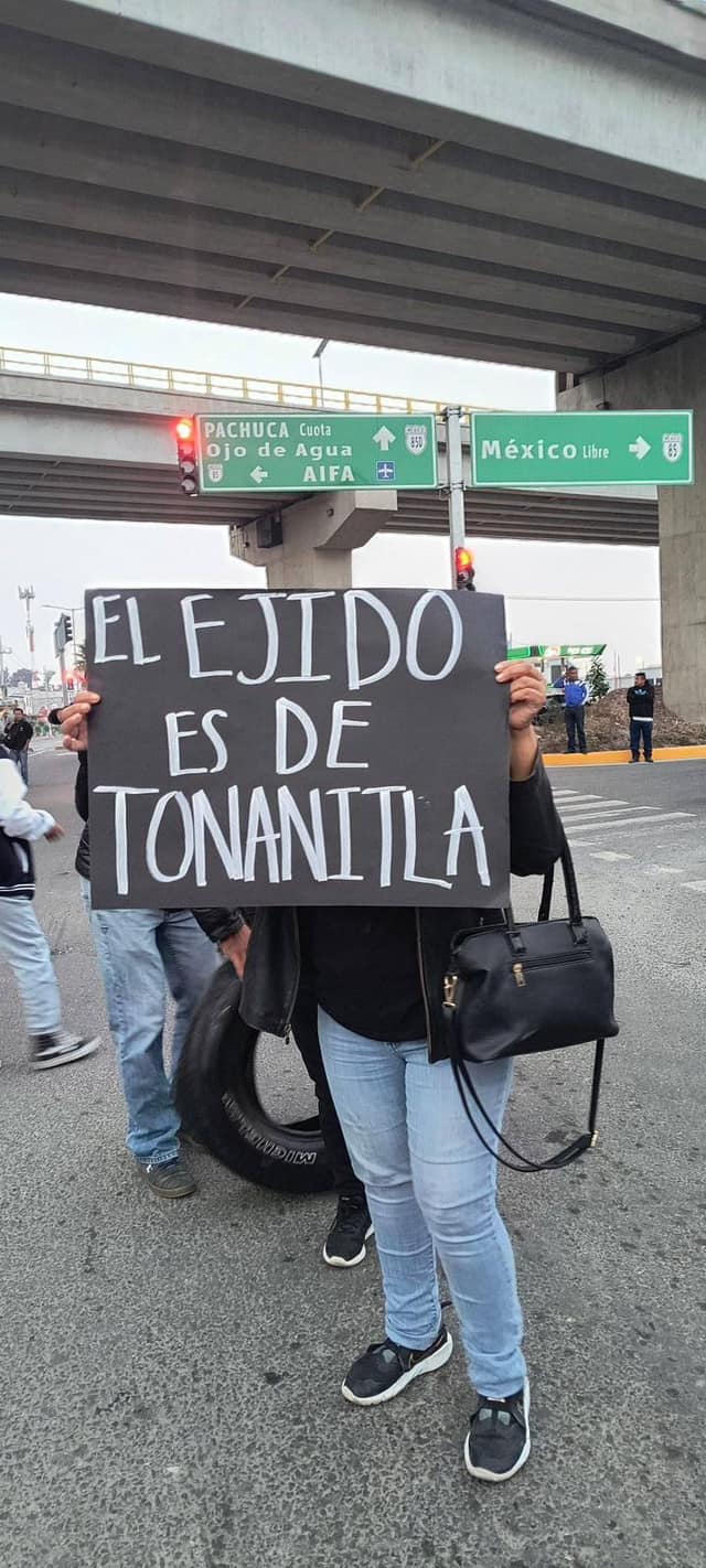 Protesta de vecinos de Tonanitla en acceso al AIFA