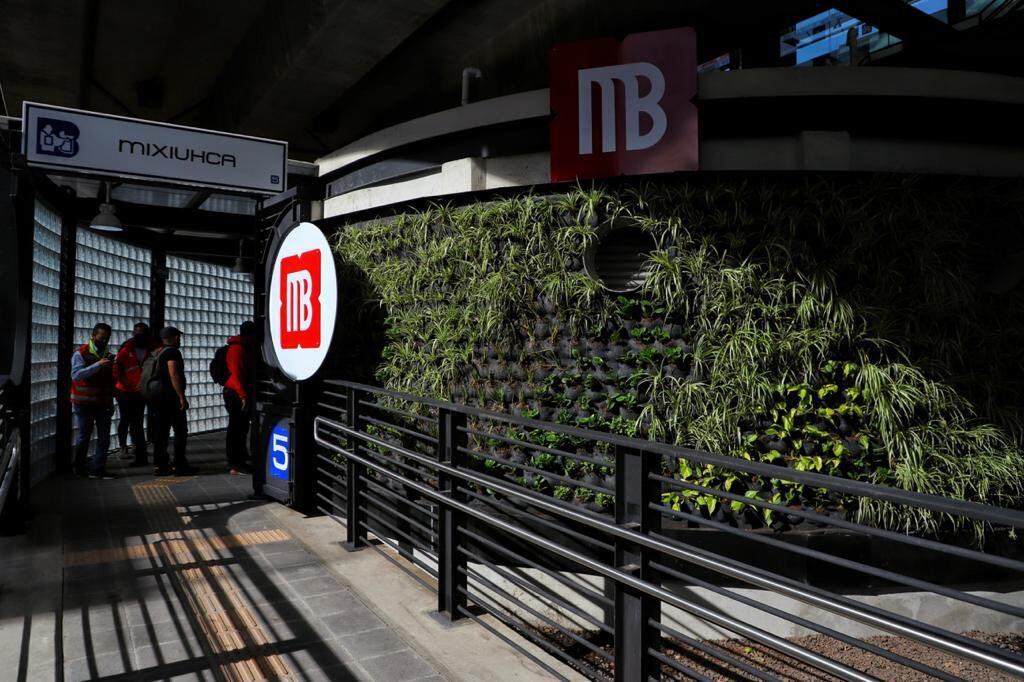 Entrada de la estación Mixiuhca. (Twitter/@Claudiashein)