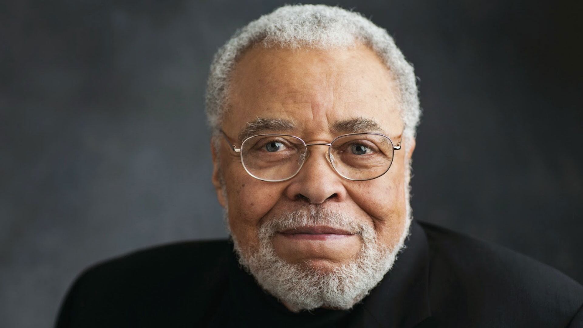 James Earl Jones tuvo roles en diversas series de televisión y obras de teatro, destacándose en su habilidad para adaptarse a diferentes géneros y estilos (Archivo)