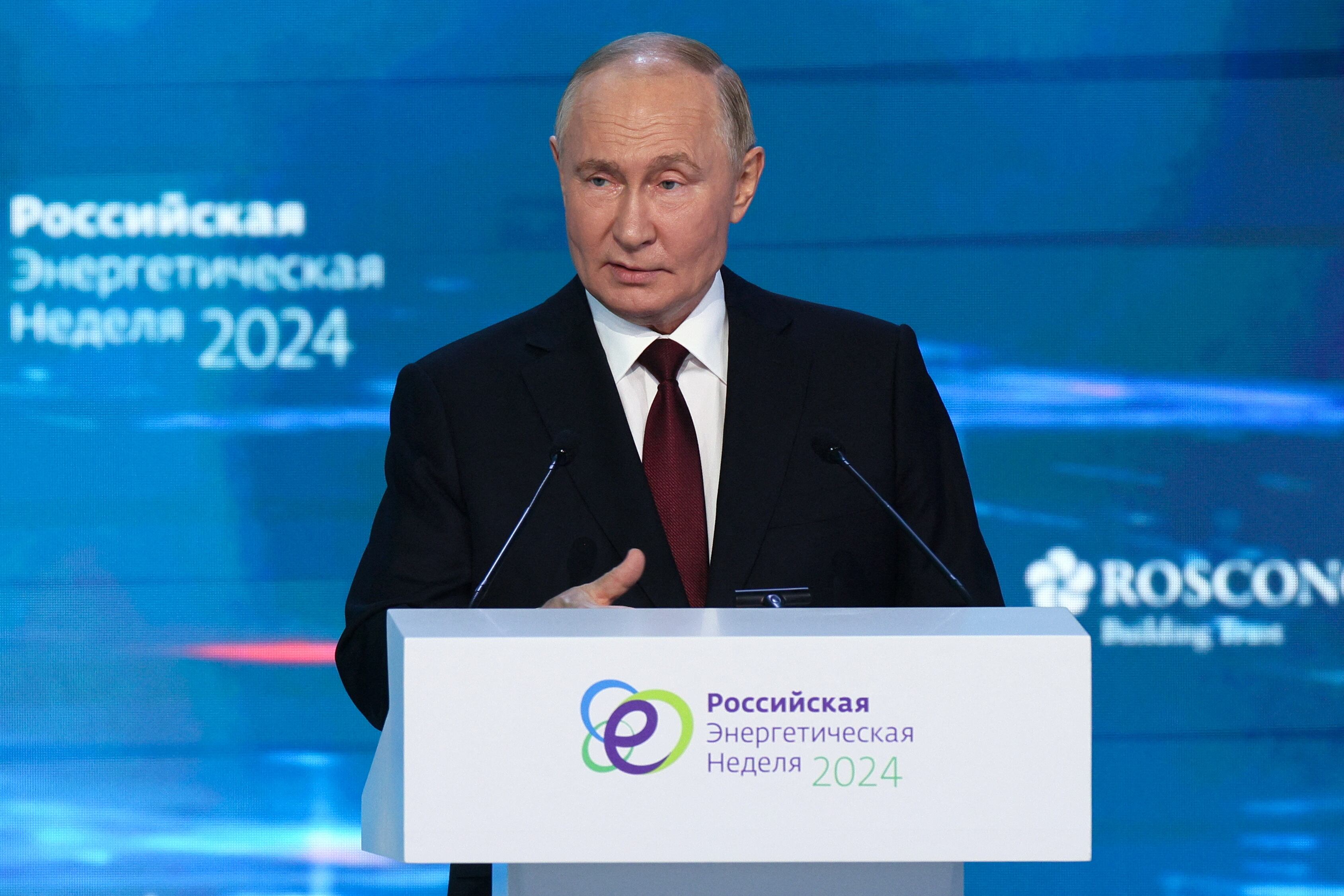 El presidente de Rusia, Vladímir Putin, pronuncia un discurso en el foro de la Semana Rusa de la Energía en Moscú, Rusia, el 26 de septiembre de 2024. (Sputnik/Alexander Shcherbak/Pool via REUTERS)