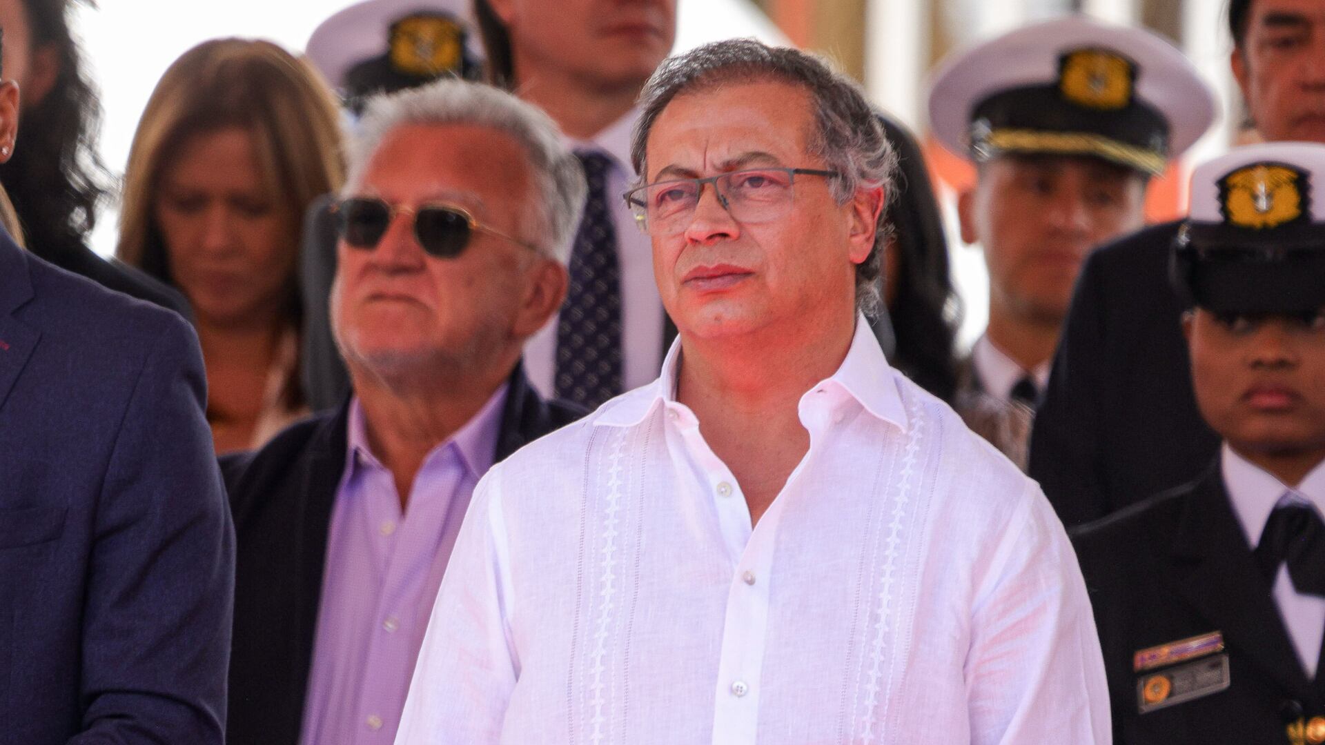 El presidente Gustavo Petro no solo llegó tarde al desfile militar del 20 de julio, sino que se fue antes de que acabara, lo que suscitó cientos de críticas - crédito Joel González/Presidencia