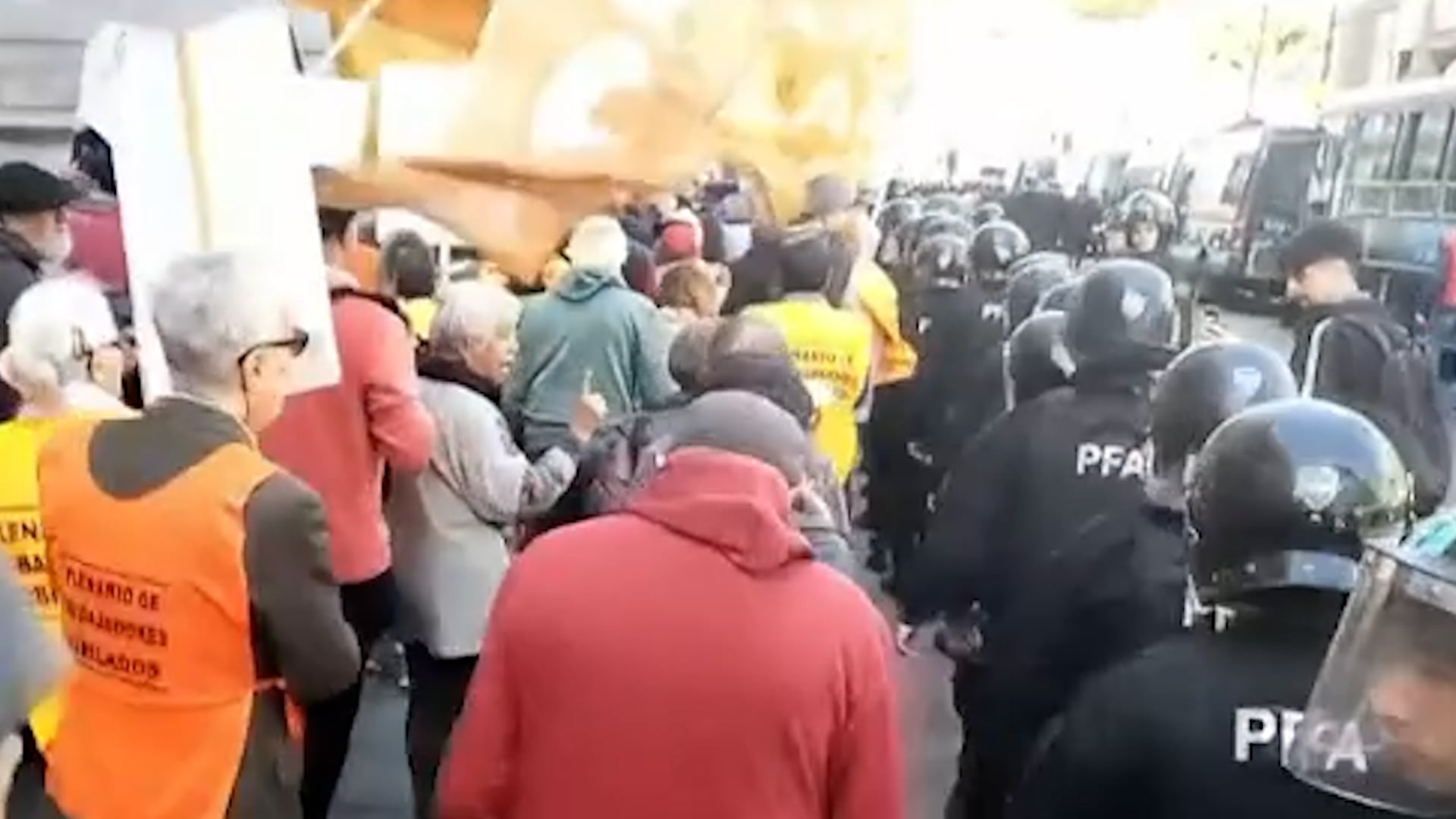 Incidentes entre jubilados y la policía frente al Congreso