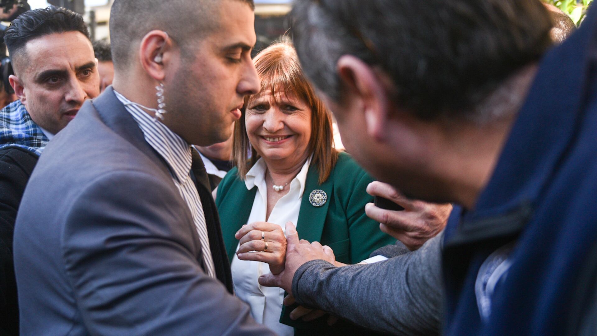 Convención PRO Patricia Bullrich saliendo de Pertutti