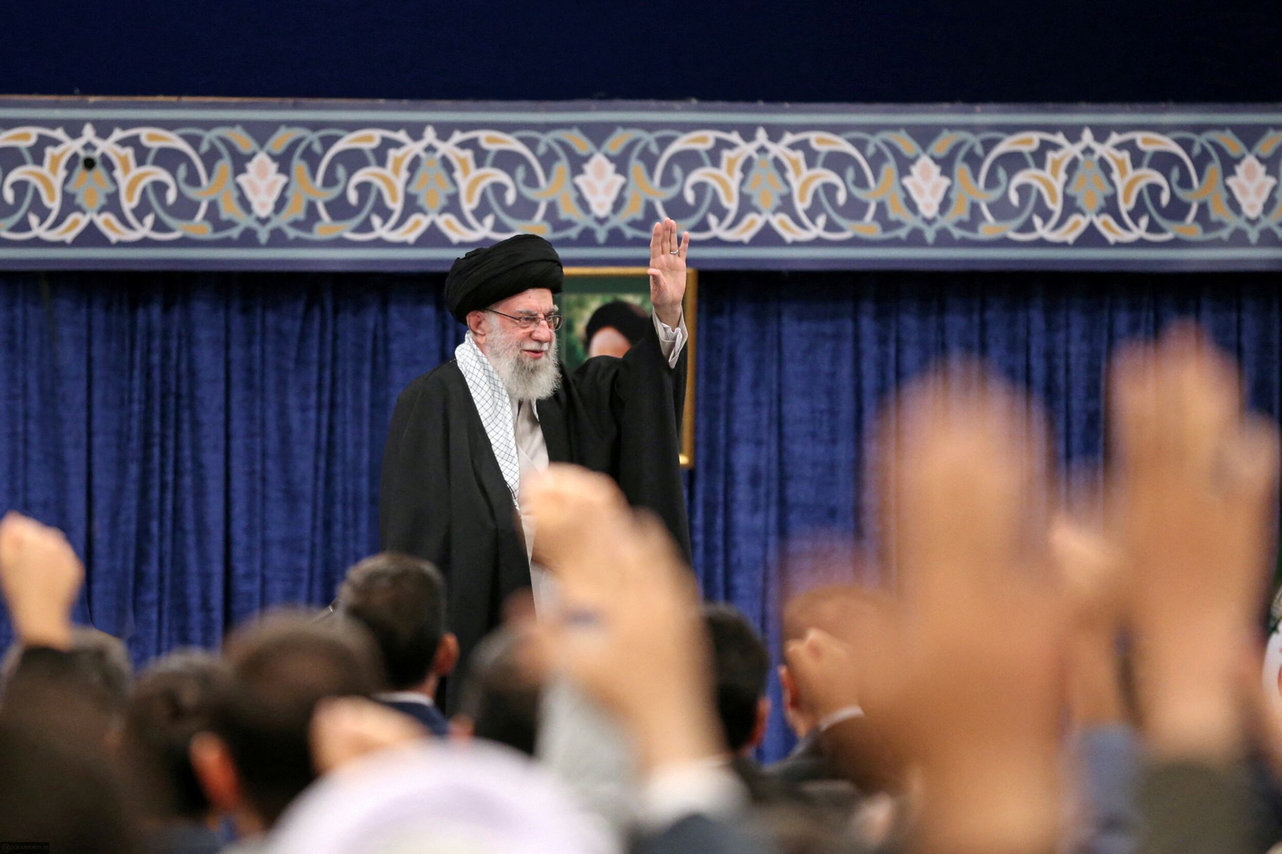 Khamenei lamentó el asesinato del líder del grupo terrorista libanés Hezbollah, Hassan Nasrallah, en un bombardeo en Beirut el sábado. (Oficina del Líder Supremo iraní/WANA/REUTERS)