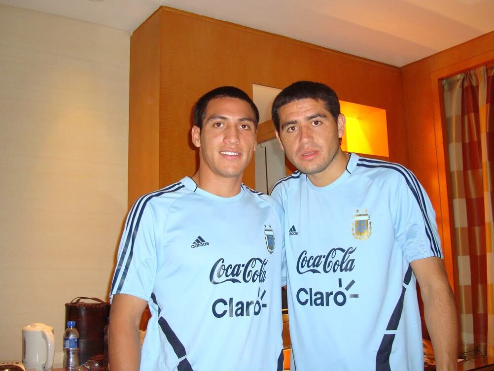 Fabián Monzón junto a Juan Román Riquelme en los Juegos Olímpicos de Beijing 2008 (@fabian18monzon)