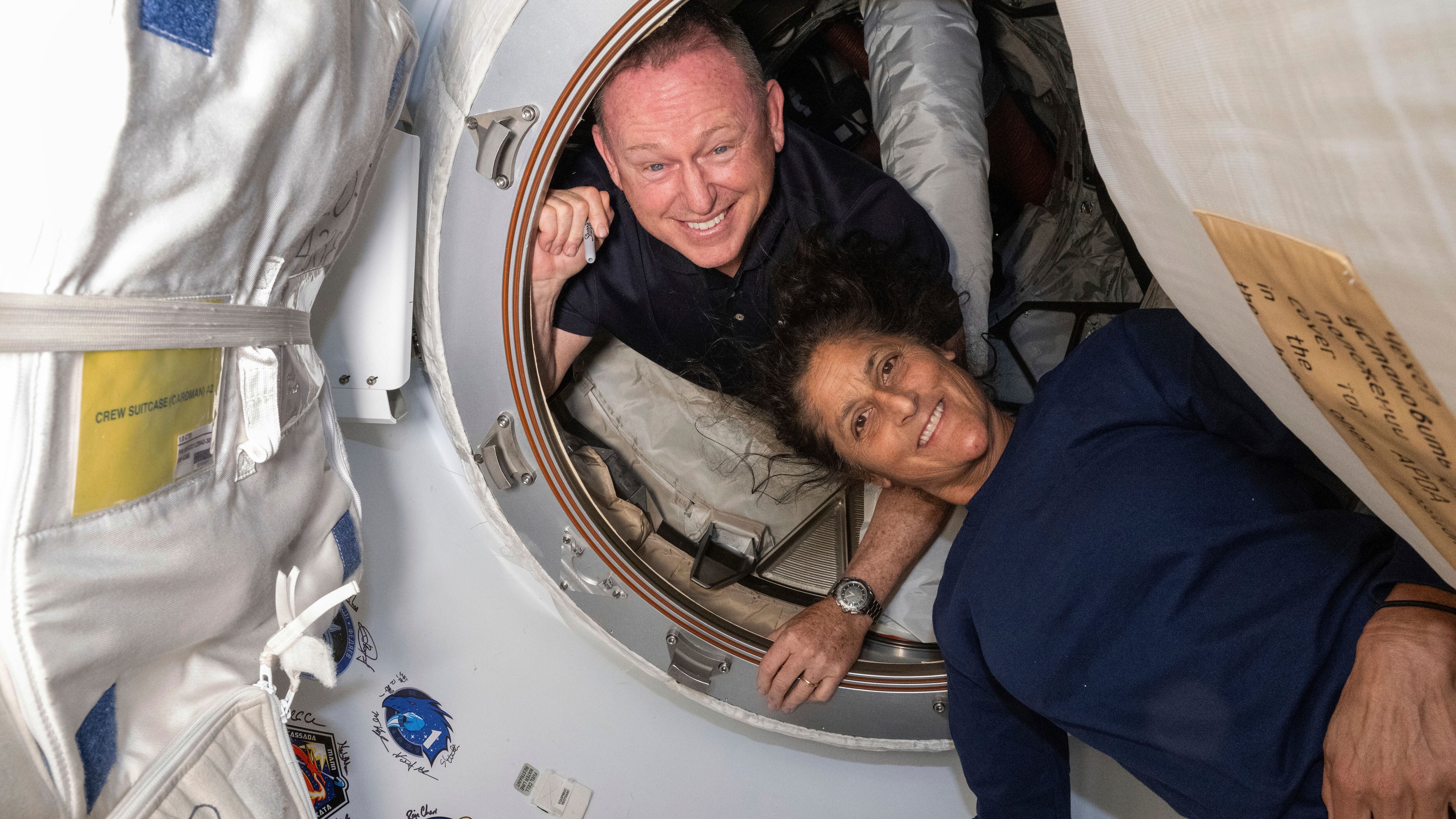 Los astrónomos Sunita Williams y Barry "Butch" Wilmore continuarán en la EEI hasta febrero. (NASA)