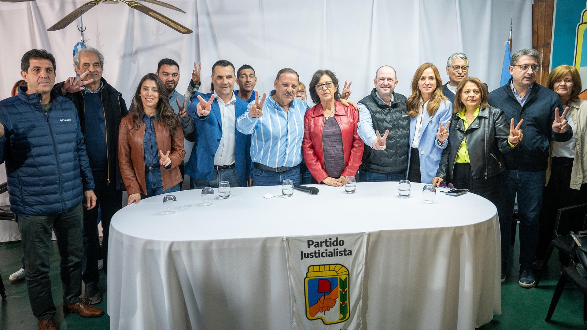 Ricardo Quintela, Darío Martínez y Victoria Tolosa Paz en el PJ de Neuquén