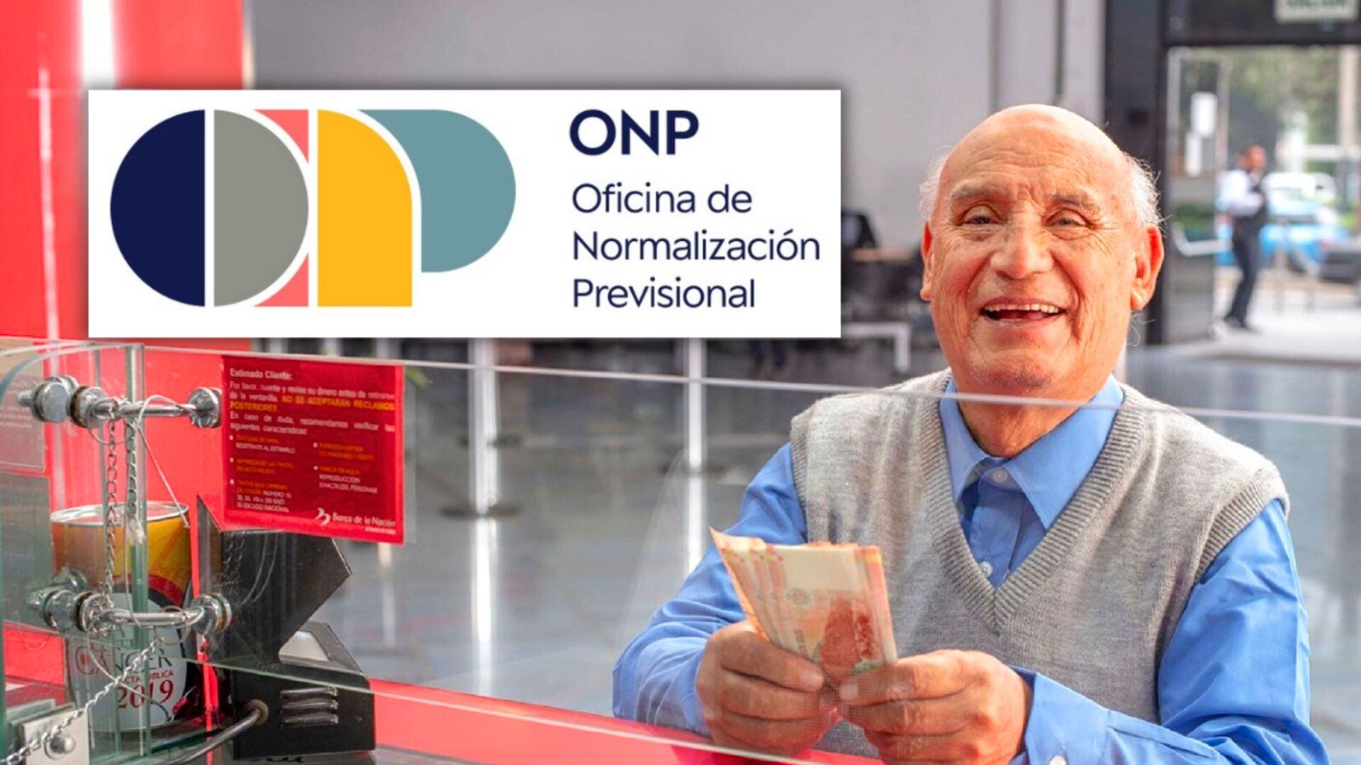 Anciando cobrando su pensión en el Banco de la Nación en ONP