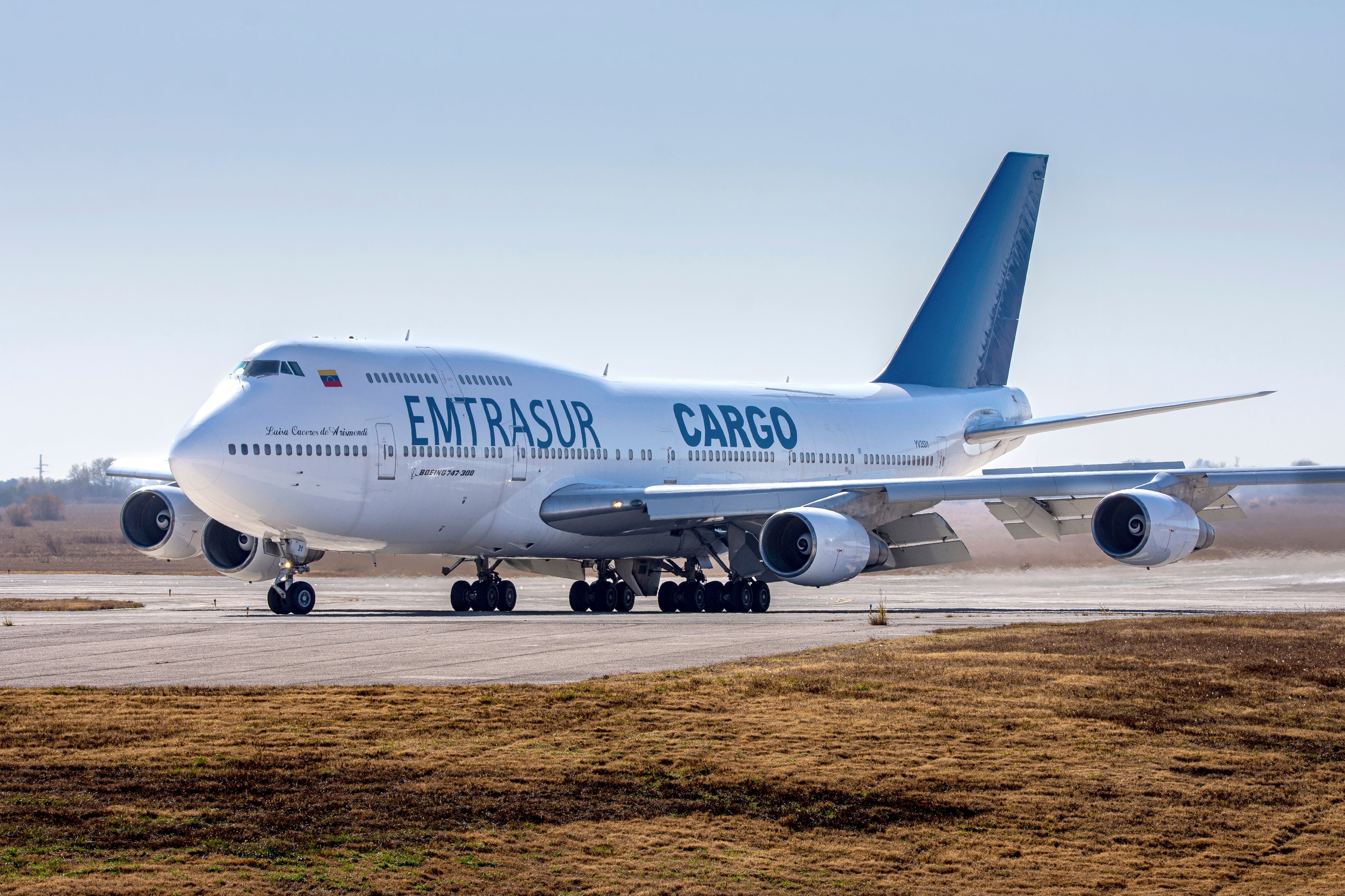 El avión de la empresa Emtrasur (AP Foto/Sebastian Borsero, Archivo)