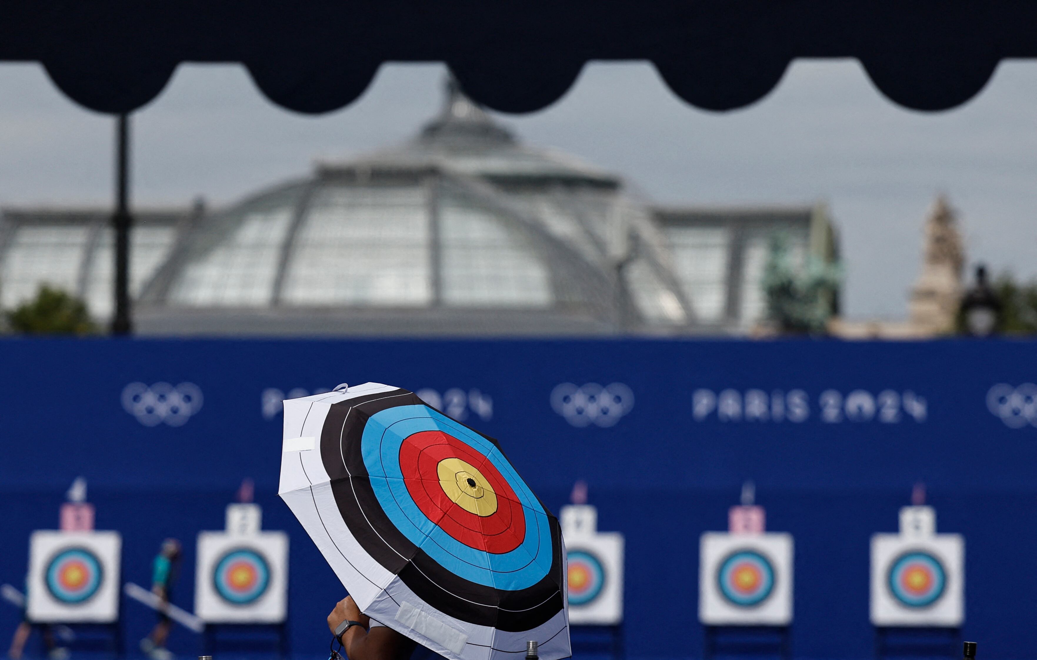 La primera ronda del tiro con arco definirá los duelos para la Eliminatoria 1/32 y el cuadro de camino a la medalla en los Juegos Olímpicos de París 2024 - REUTERS/Tingshu Wang