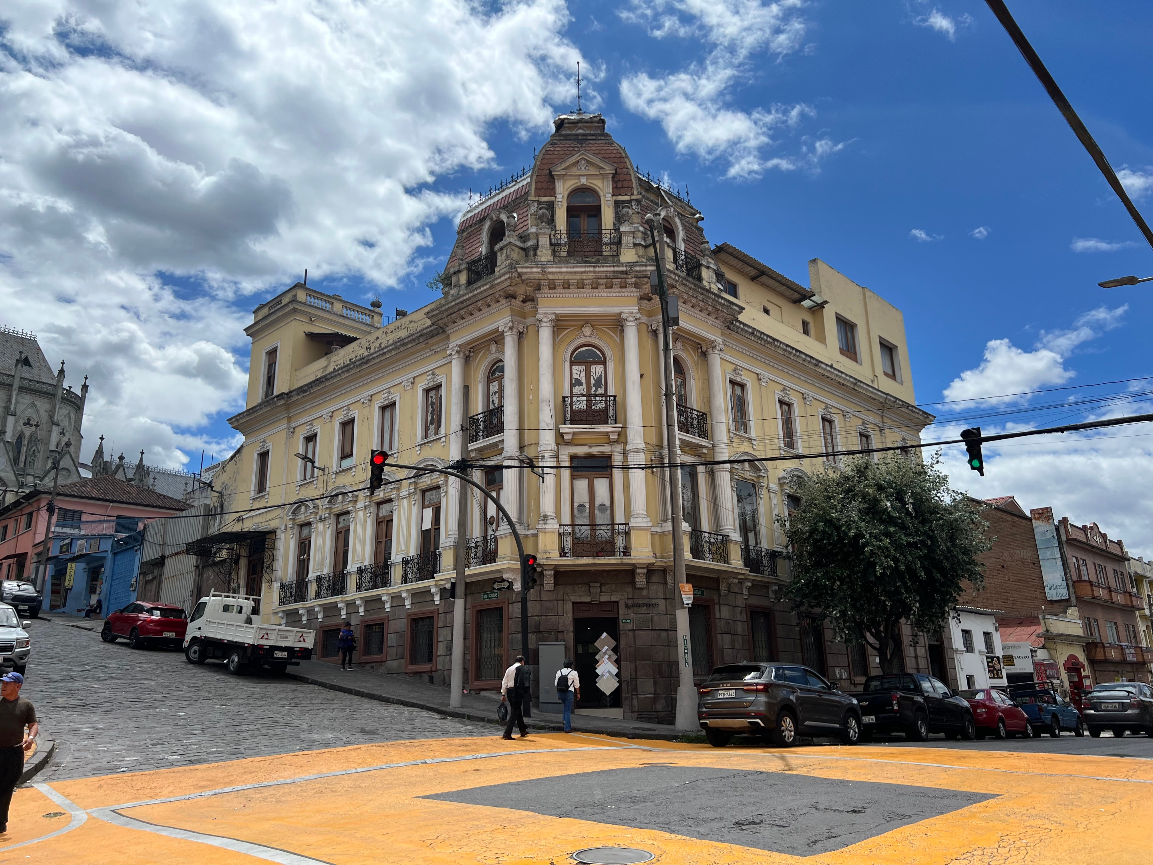 ​El ataúd vacío en una azotea del centro de Quito que esconde el deseo incumplido de una viuda