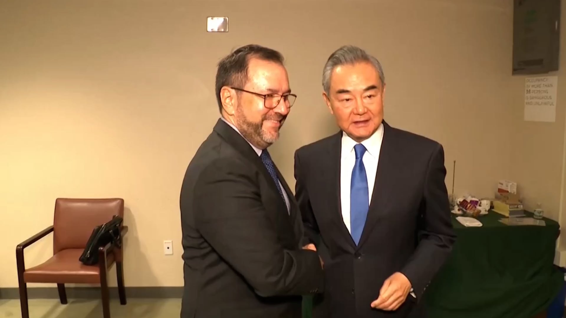 El canciller chino Wang Yi se reunió con el venezolano Yván Gil