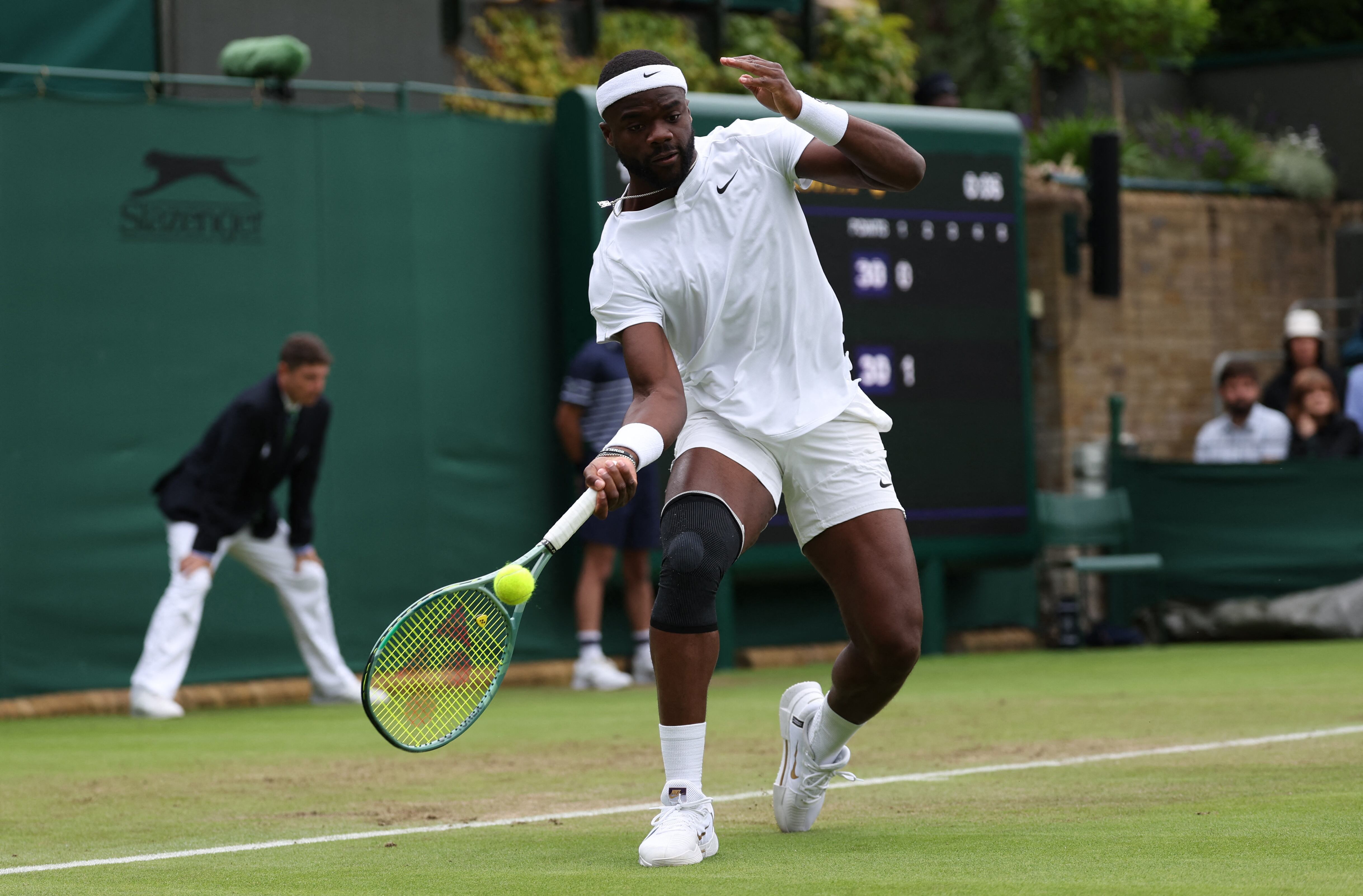 Djokovic recordó que Tiafoe también usó una protección de color (Foto: Reuters/Isabel Infantes)