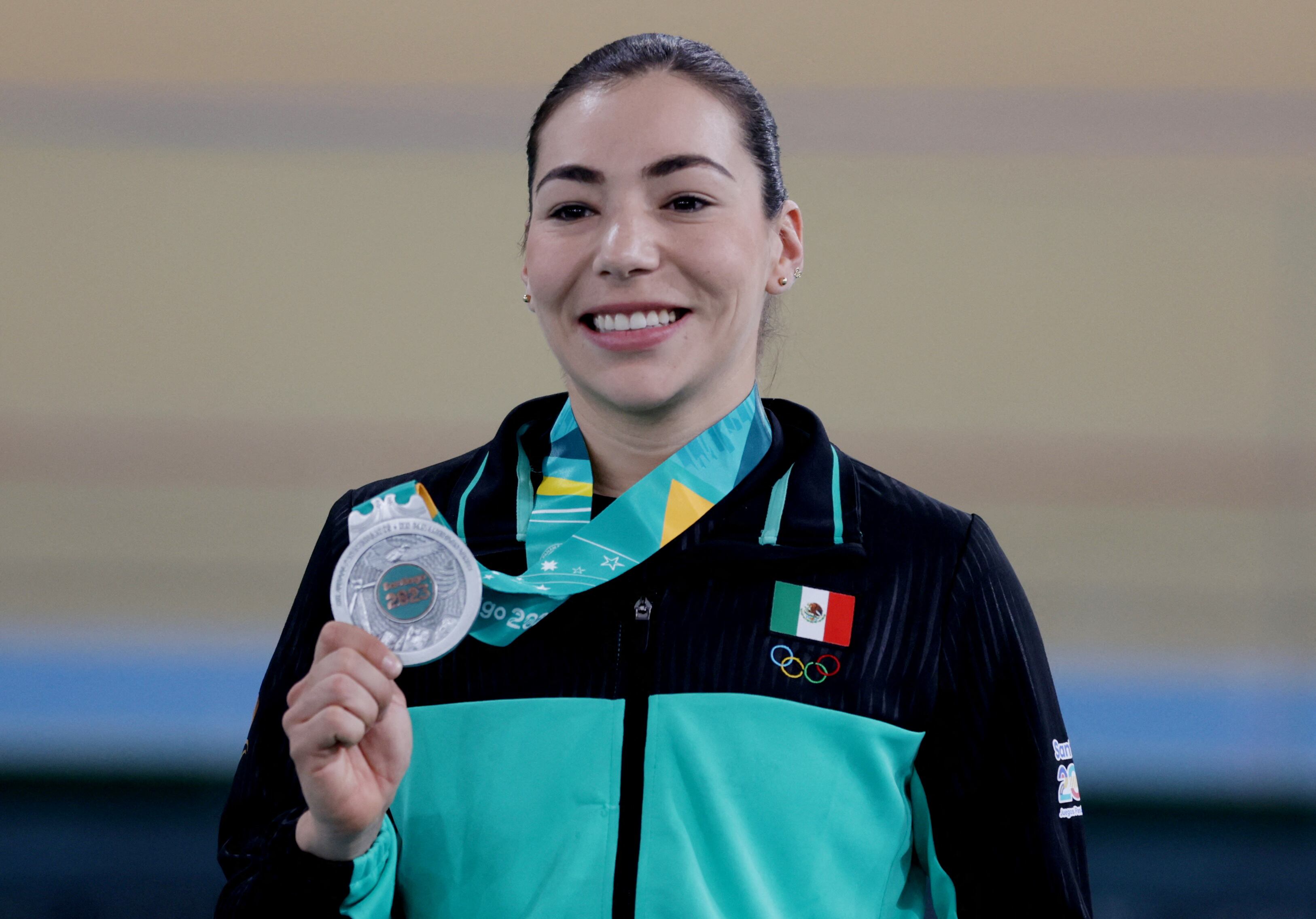 Pan-Am Games - Santiago 2023 - Cycling - Velodromo Penaloen, Santiago, Chile - October 25, 2023 Silver medallist Mexico's Luz Daniela Gaxiola Gonzalez celebrates on the podium with her medal after the the women's keirin final REUTERS/Pilar Olivares