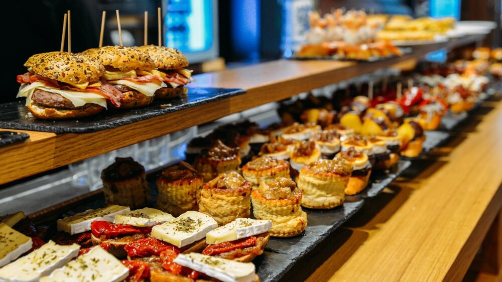 Pintxos en San Sebastián, en el País Vasco (Shutterstock).