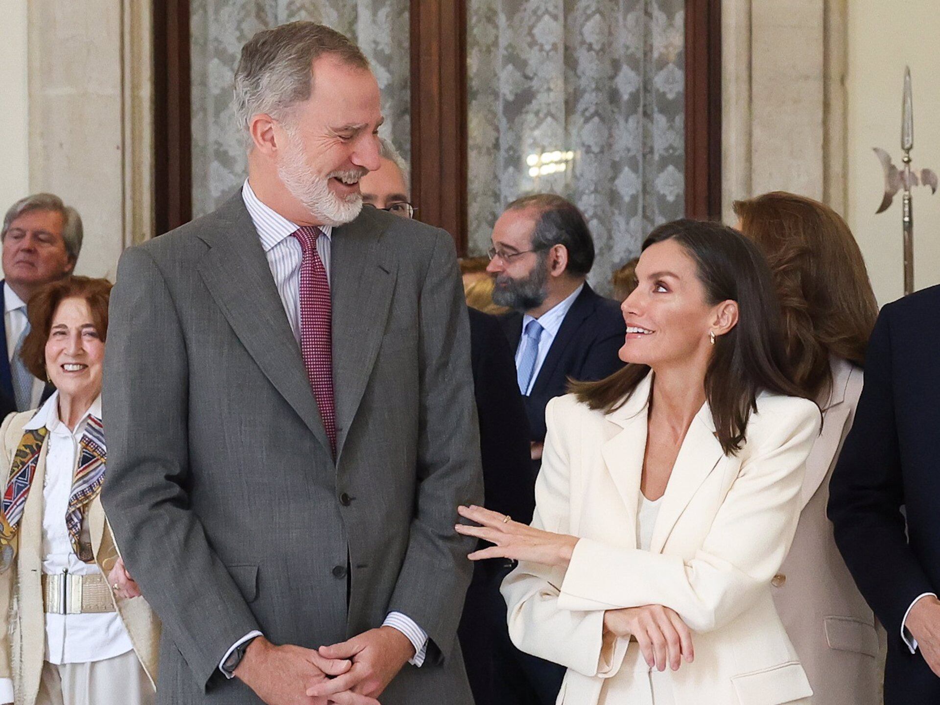 El rey Felipe y la reina Letizia durante la inauguración de la exposición 'Felipe VI 2014 -2024 (MARTA FERNÁNDEZ / EUROPA PRESS)
