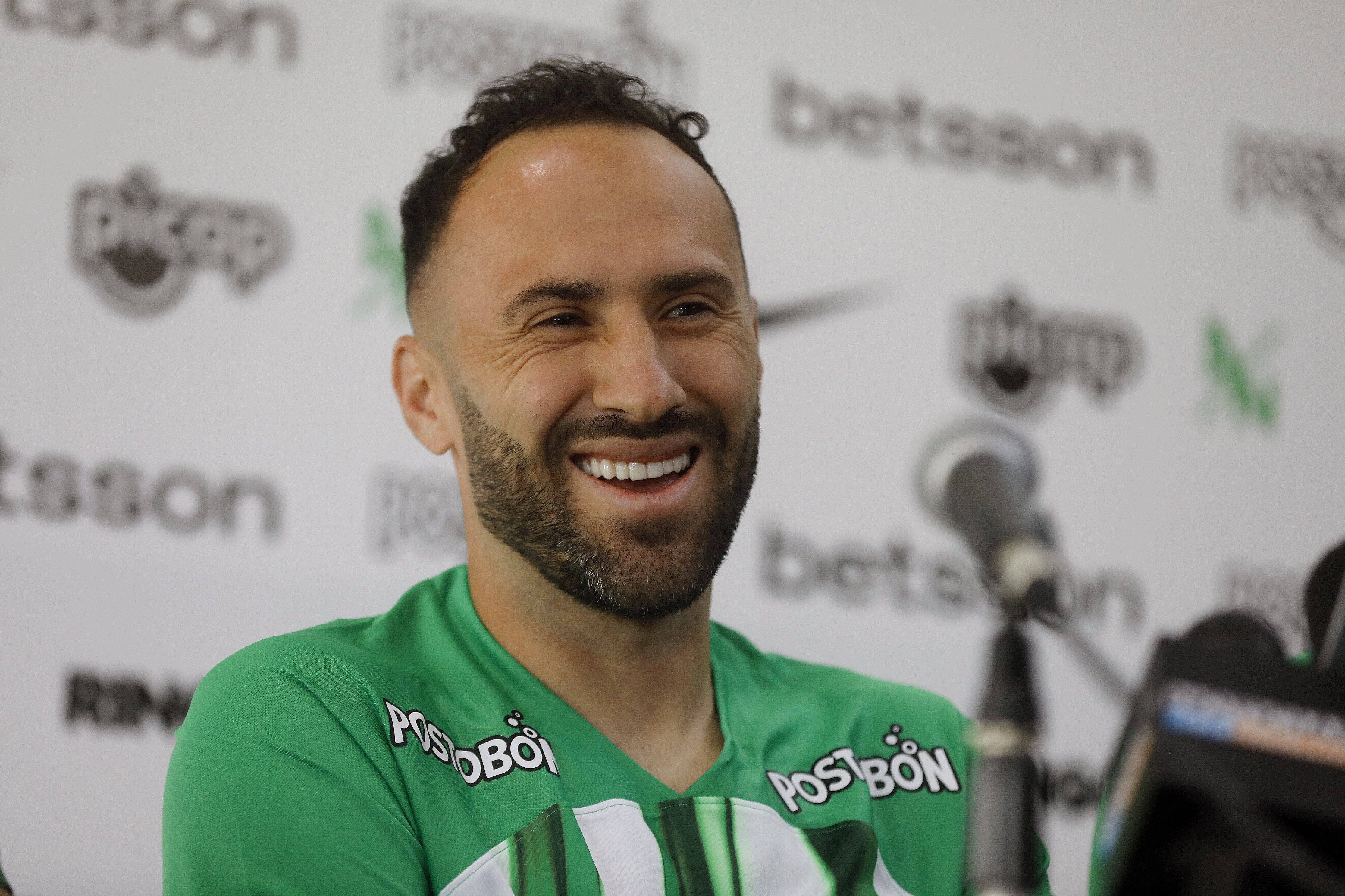 El arquero David Ospina habla durante su presentación como nuevo jugador de Atlético Nacional - crédito Luis Eduardo Noriega Arboleda/EFE
