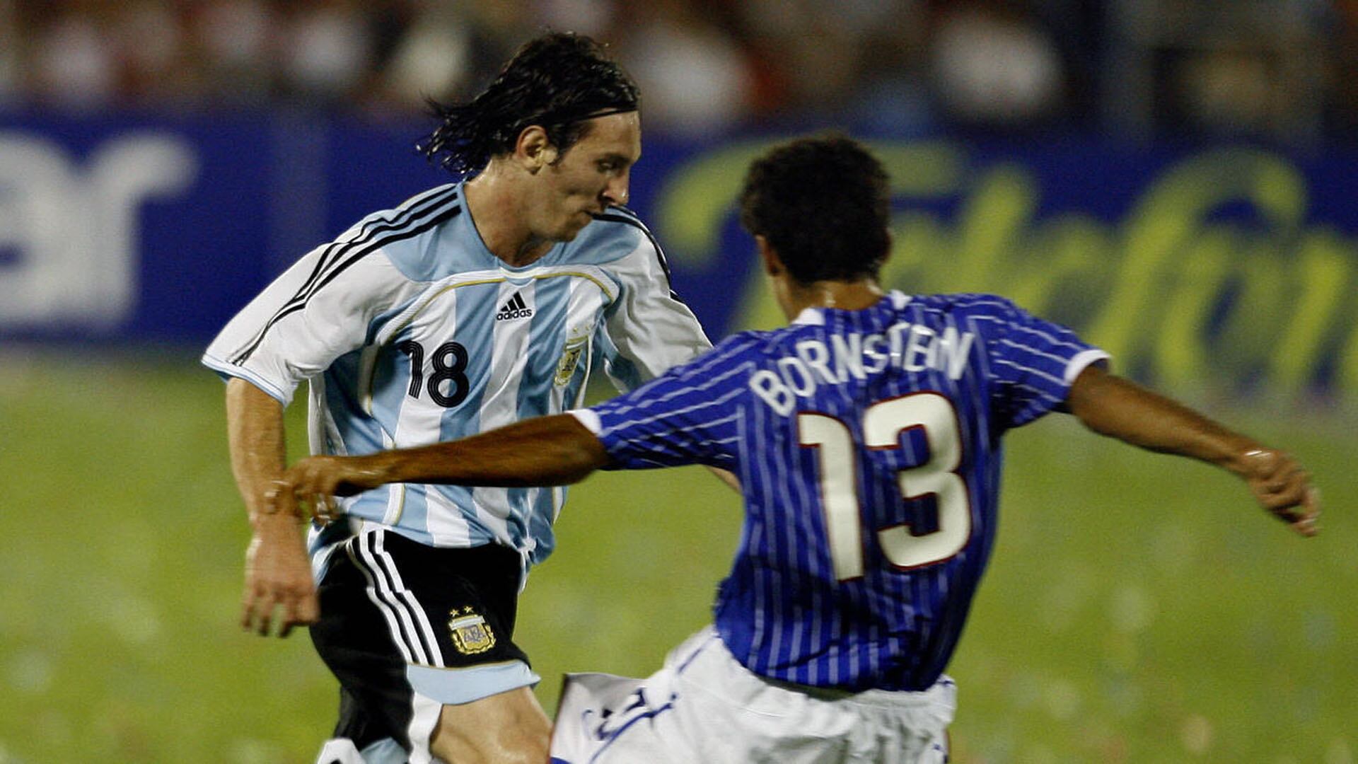Lionel Messi con la número 18 en su primera Copa América: la foto es de un partido contra Estados Unidos en el que la Albiceleste ganó 4 a 1 en Venezuela 2007