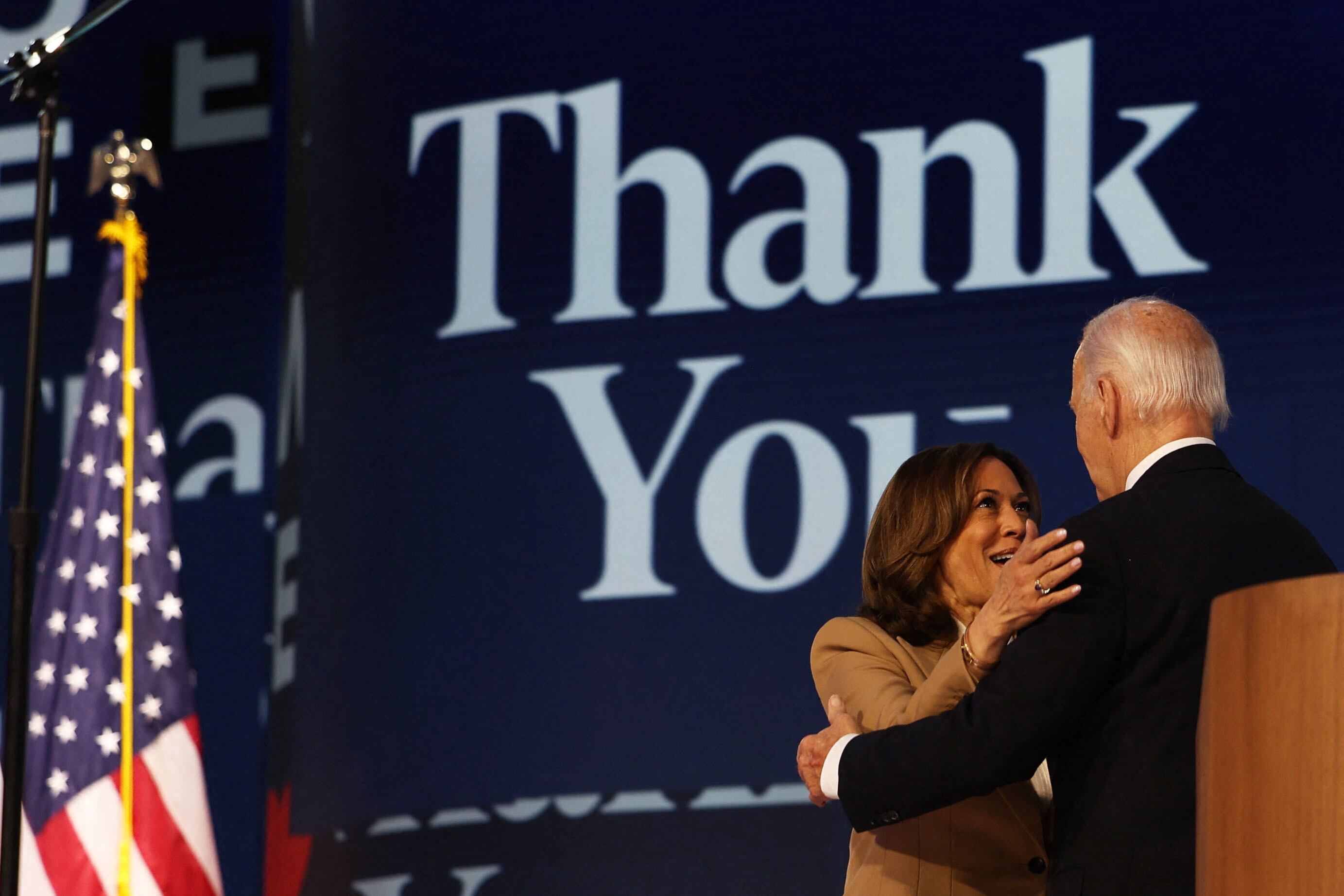 Joe Biden y Kamala Harris lideraron la transición dentro del partido demócrata durante el inicio de la Convención (REUTERS/Kevin Wurm)