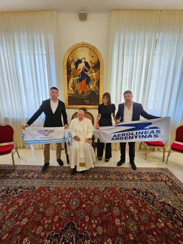 El Papa se reunió con sindicalistas de Aerolíneas Argentinas, una de las empresas que el Gobierno busca privatizar