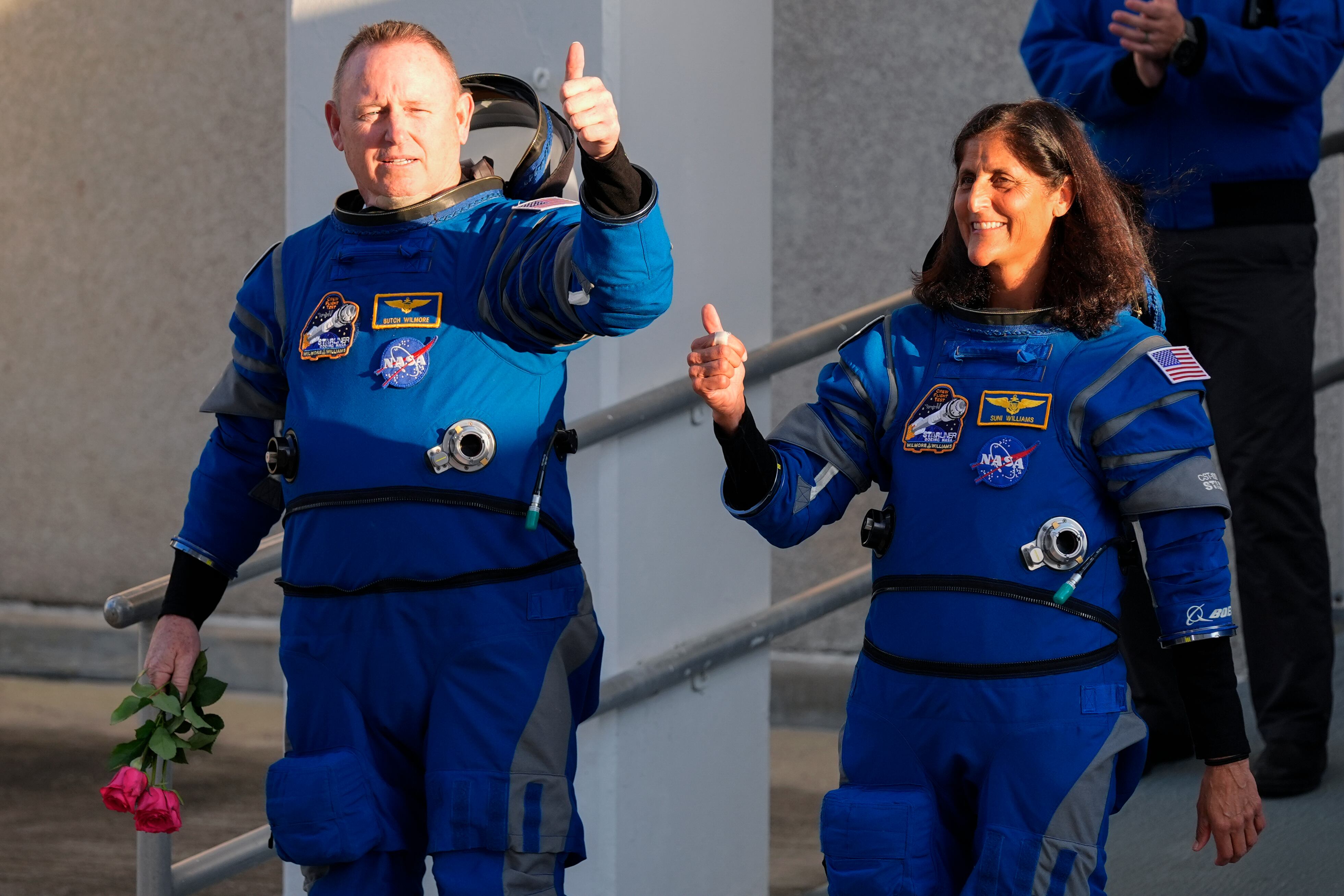 El Boeing Starliner regresará a la Tierra sin tripulación, mientras los astronautas retornarán con la Crew-9 Dragon de SpaceX, de Elon Musk (AP Foto/John Raoux)