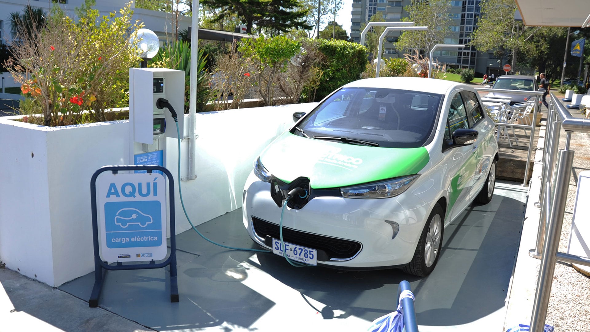 puesto de carga auto eléctrico Uruguay