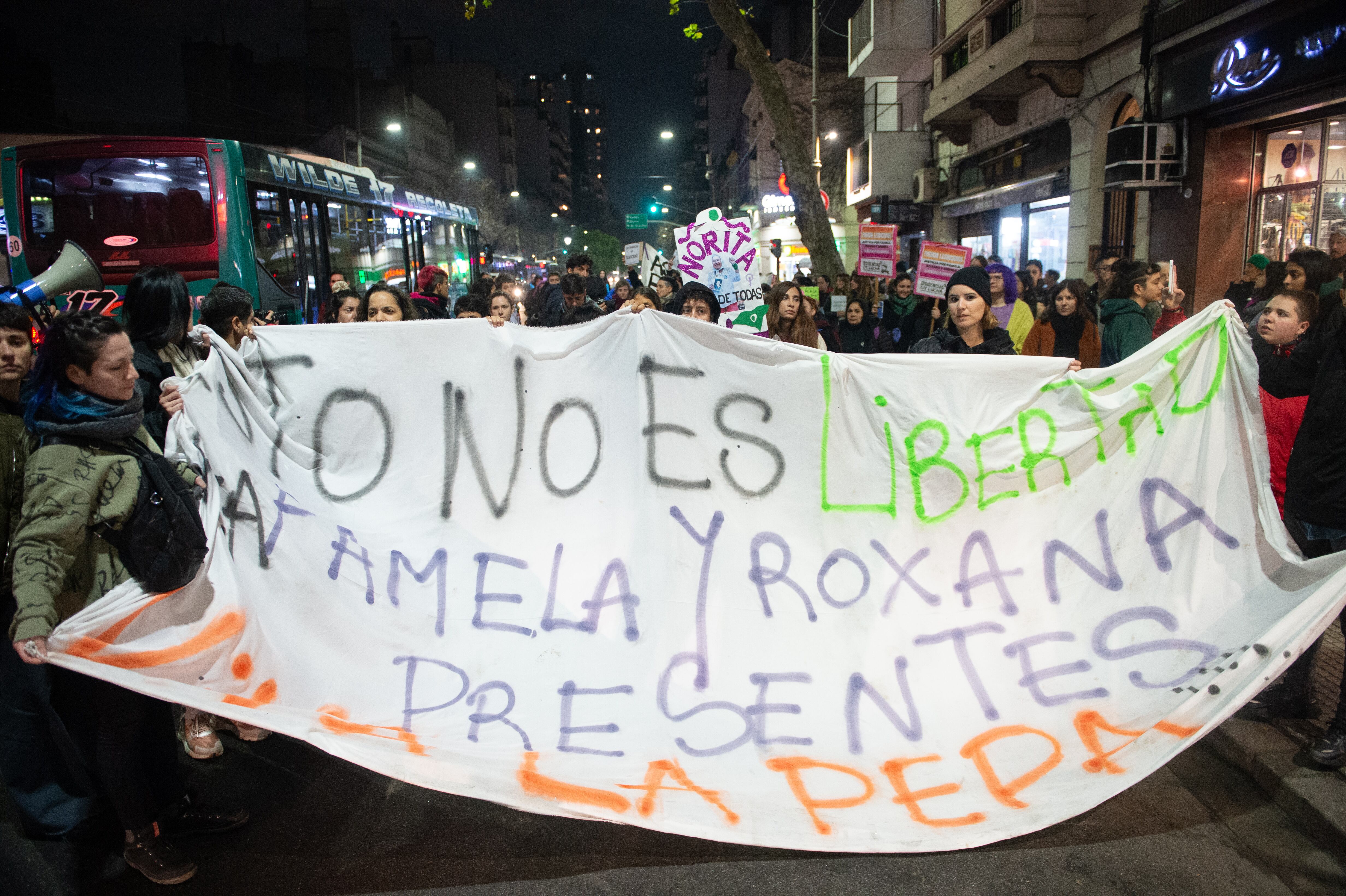 Movilización en Barracas a un mes del triple crimen de Roxana, Pamela y Andrea