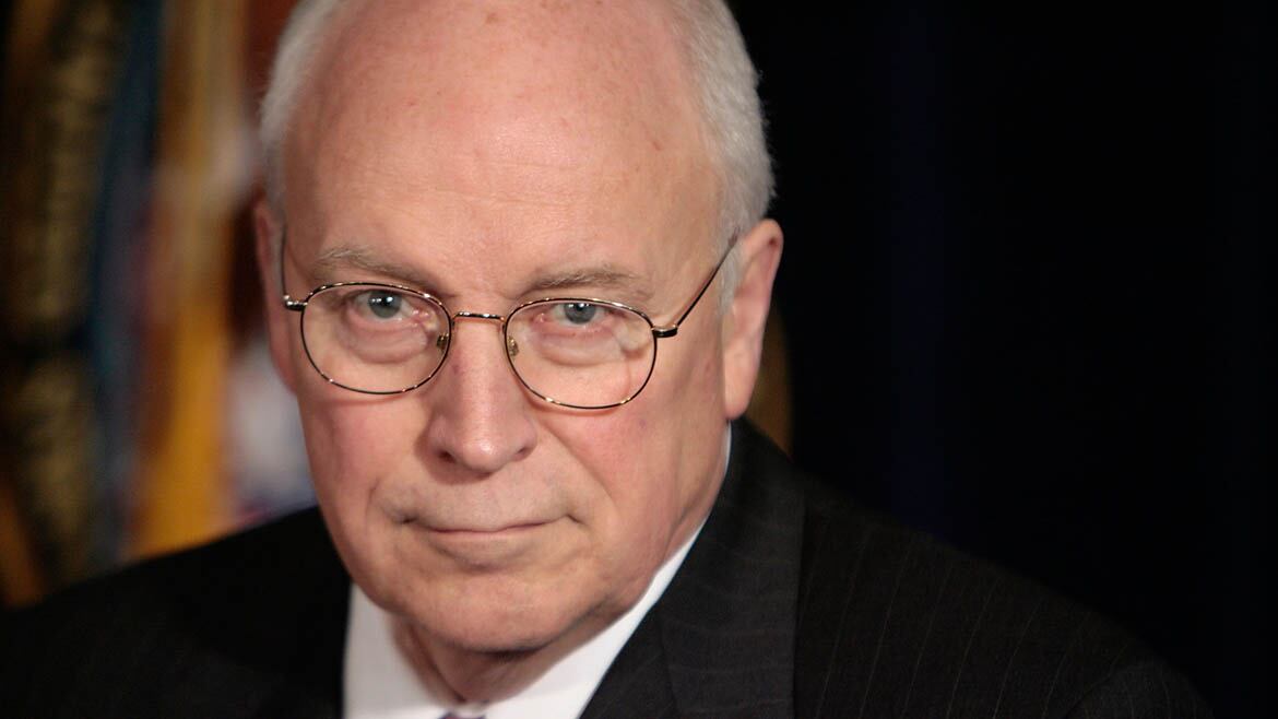 Dick Cheney fue clave en decisiones políticas durante las administraciones de Bush padre e hijo.

