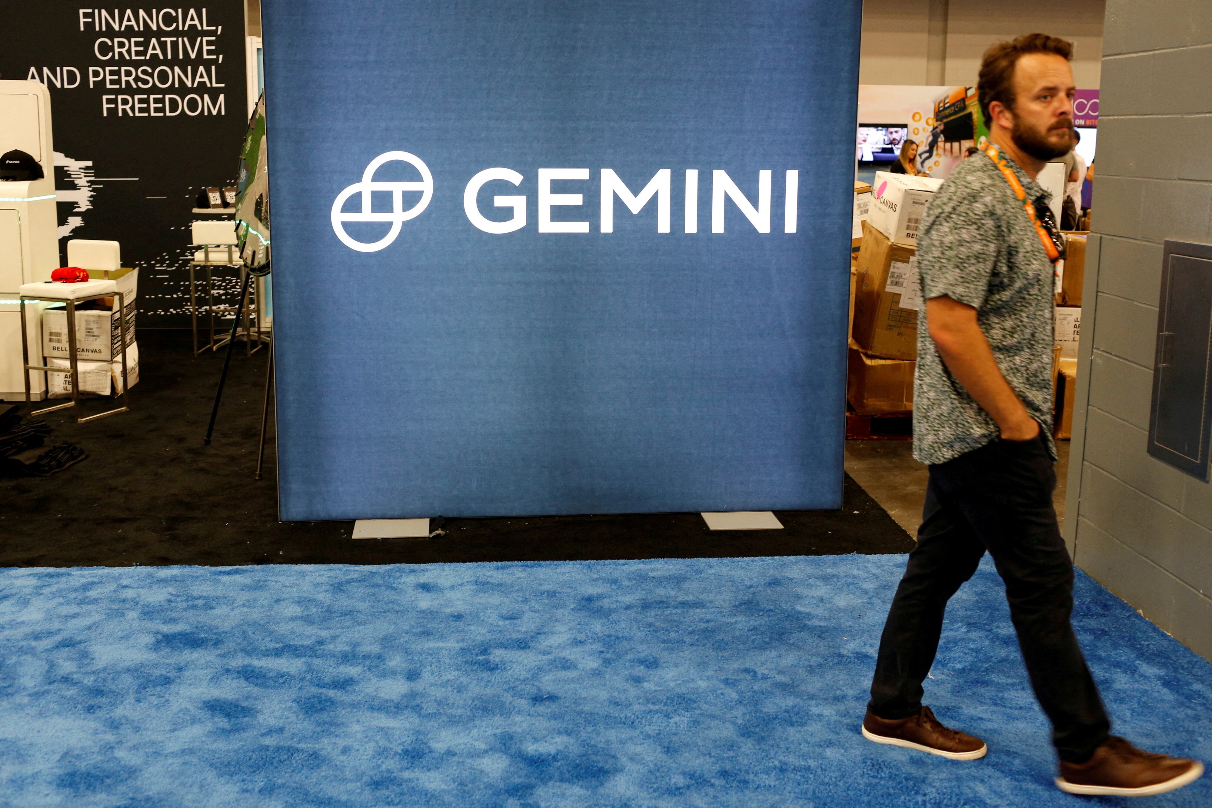 Gemini, un modelo de Inteligencia Artificial (IA) de Google, promocionada en una conferencia de Bitcoin en Miami. Criptominado e IA son intensos demandantes de energía (Reuters)