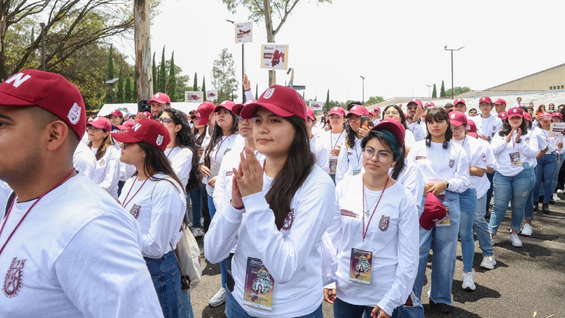 IPN alumno estudio becas estudiantes Educación media y superior