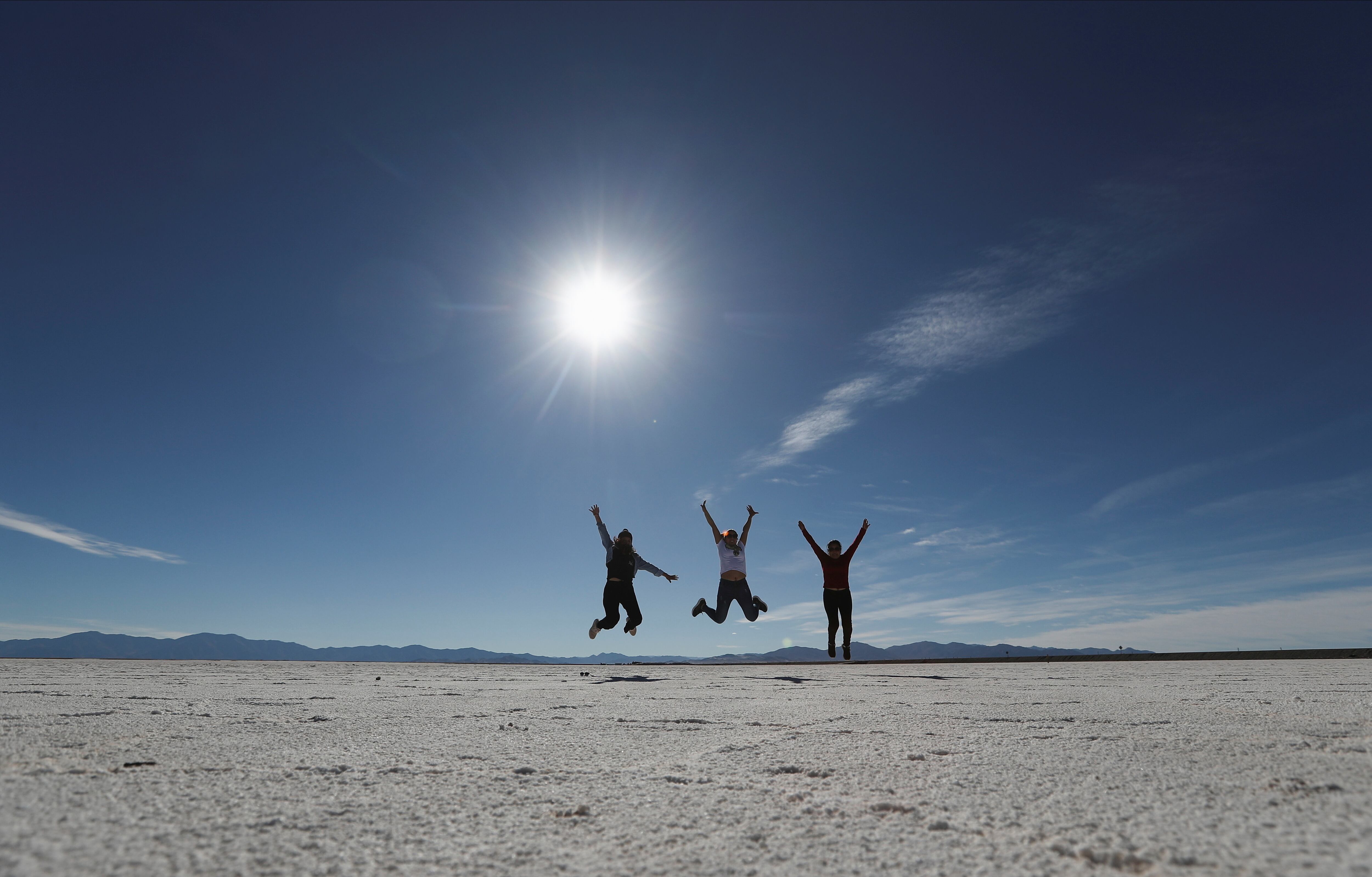 El glamping en el corazón del salar ofrece una experiencia única, combinando confort y una inmersión en la naturaleza (REUTERS)