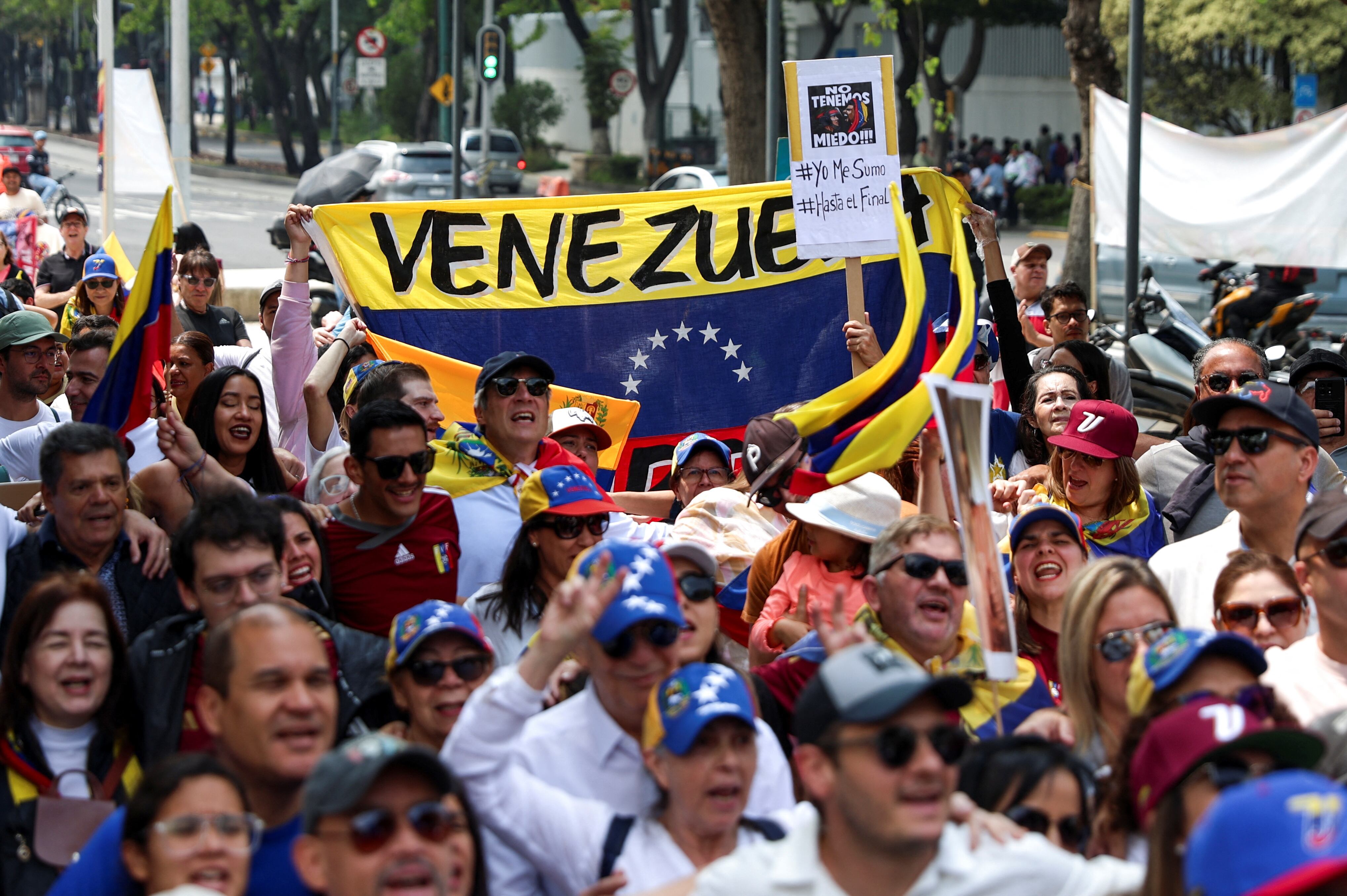 Miles de venezolanos se movilizaron en todo el mundo en contra del fraude chavista (REUTERS)