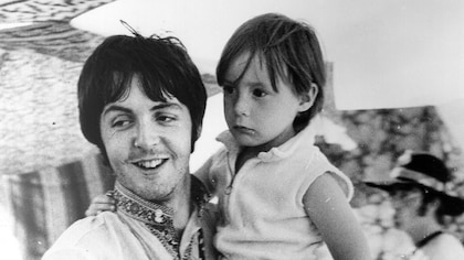 Así fue como el hijo de John Lennon celebró el cumpleaños de su “tío” Paul McCartney