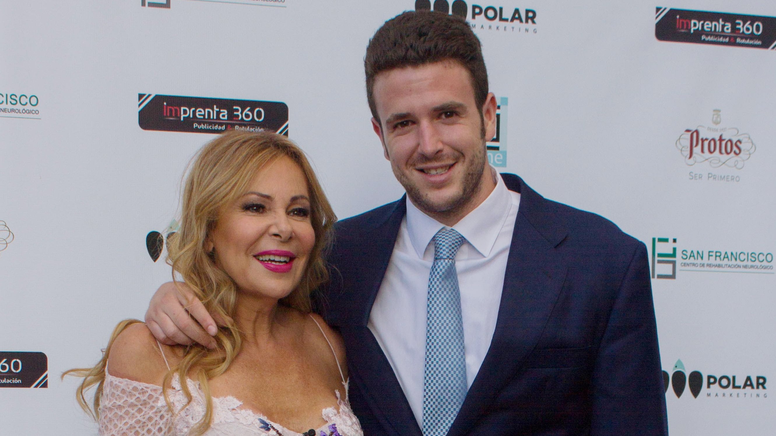 Ana Obregón junto a su hijo Alex Lequio, en un fotografía de archivo (Europa Press)