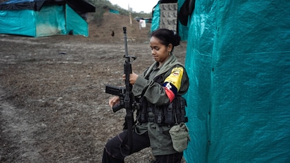 Así están reclutando los grupos armados a niños en Colombia: van más de 100 casos reportados