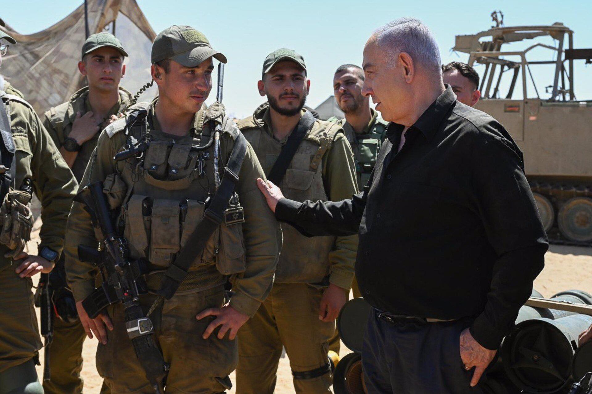 Benjamin Netanyahu visita a las tropas en Gaza  (Maayan Toaf/Israel Gpo via ZUMA Press Wire)