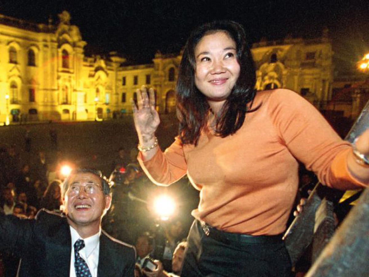 Alberto Fujimori y su hija Keiko Fujimori en los últimos días de su gobierno.