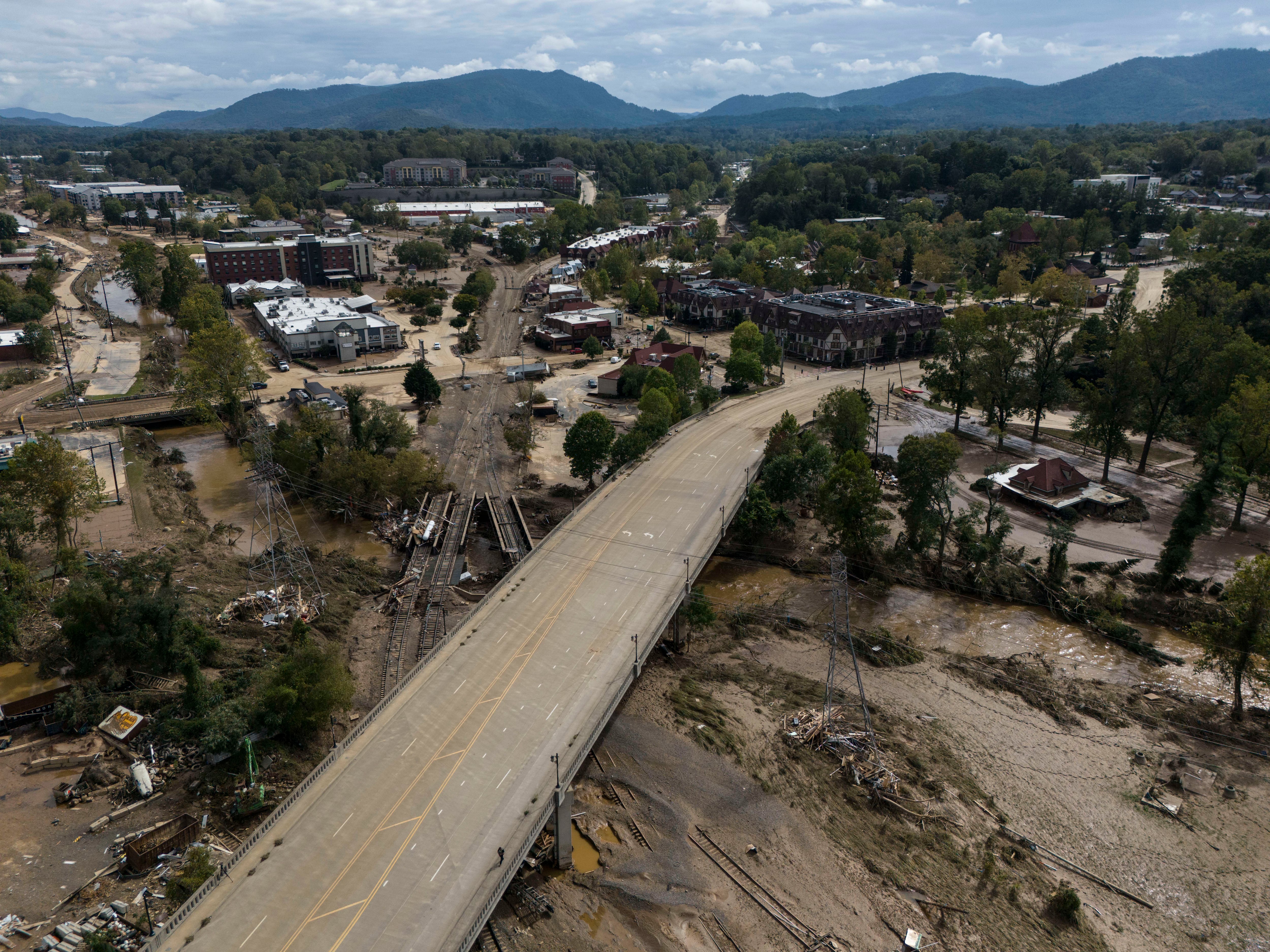 Helene dejó más de 160 muertos y cientos desaparecidos en Carolina del Norte. (AP/Mike Stewart)