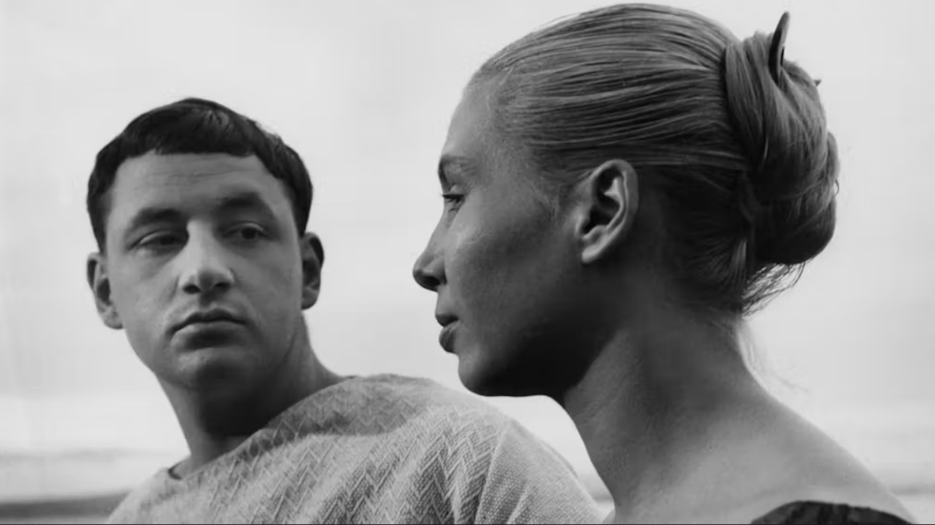 Philippe Noiret y Silvia Monfort en un fotograma de La Pointe Courte. IMDB