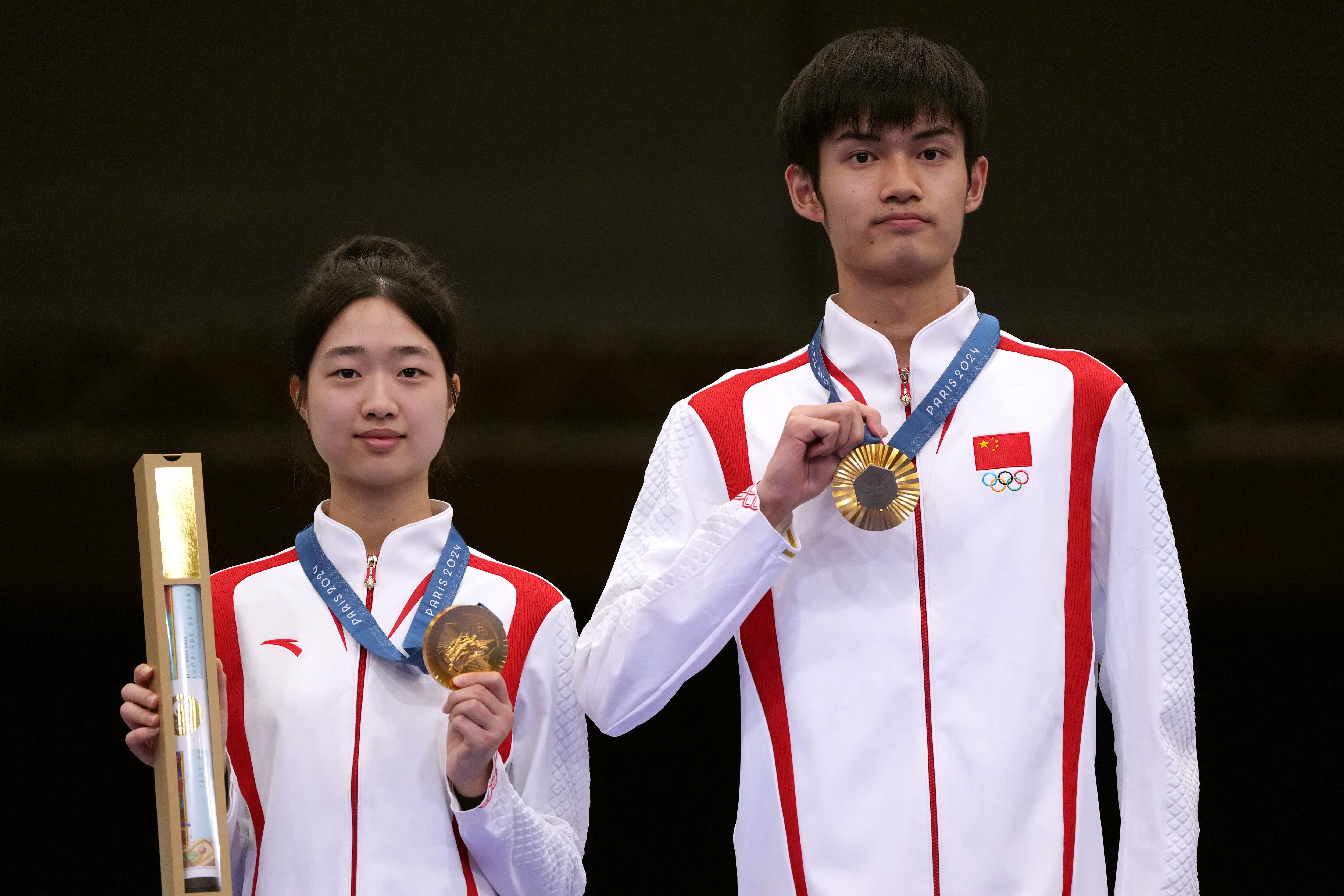 Los chinos Yuting Huang and Lihao Sheng ganaron las primeras medallas de oro de París 2024 (REUTERS/Amr Alfiky)