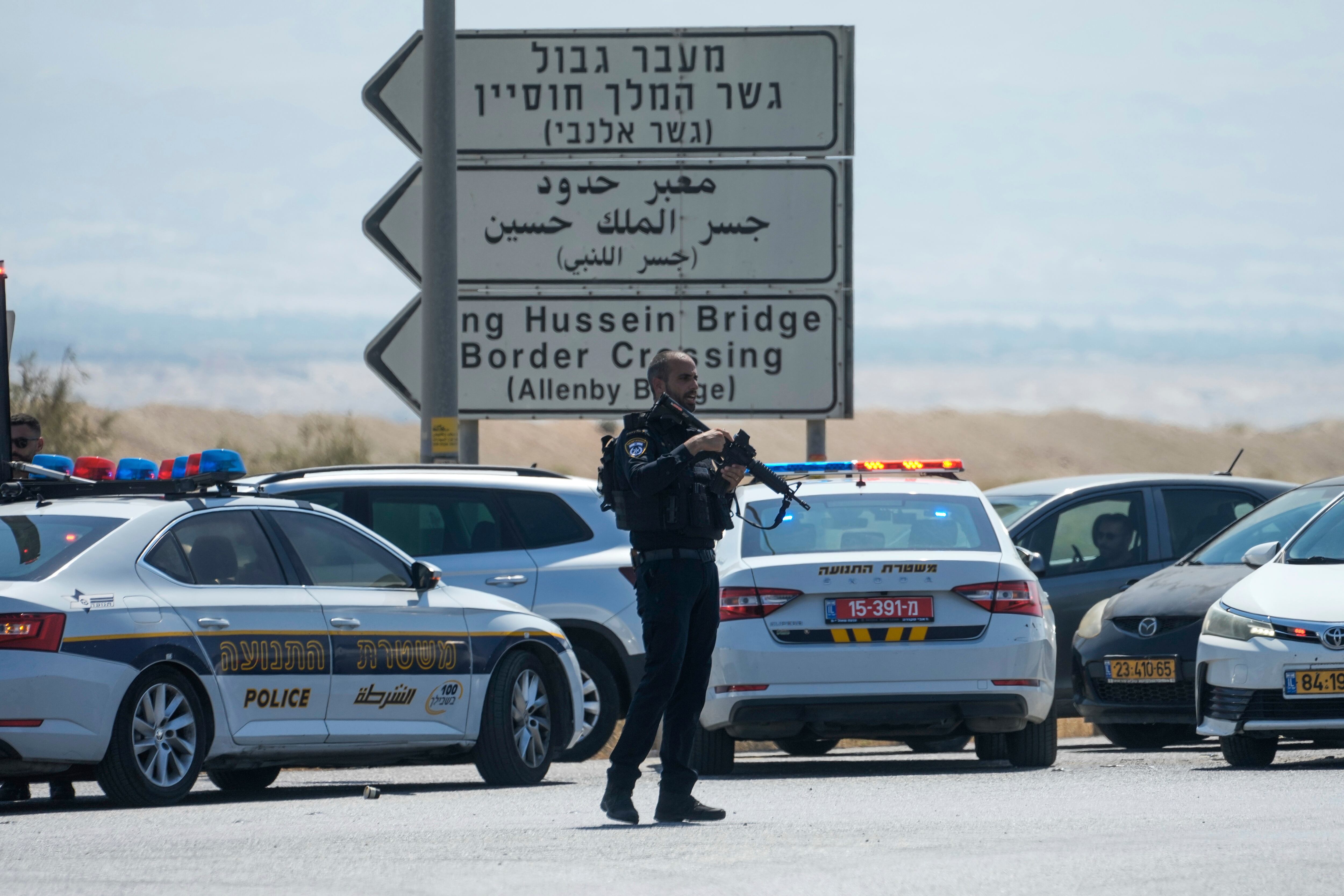 El atentado se produjo en el paso fronterizo del puente Allenby entre Jordania y Cisjordania (AP Foto/Mahmoud Illean)